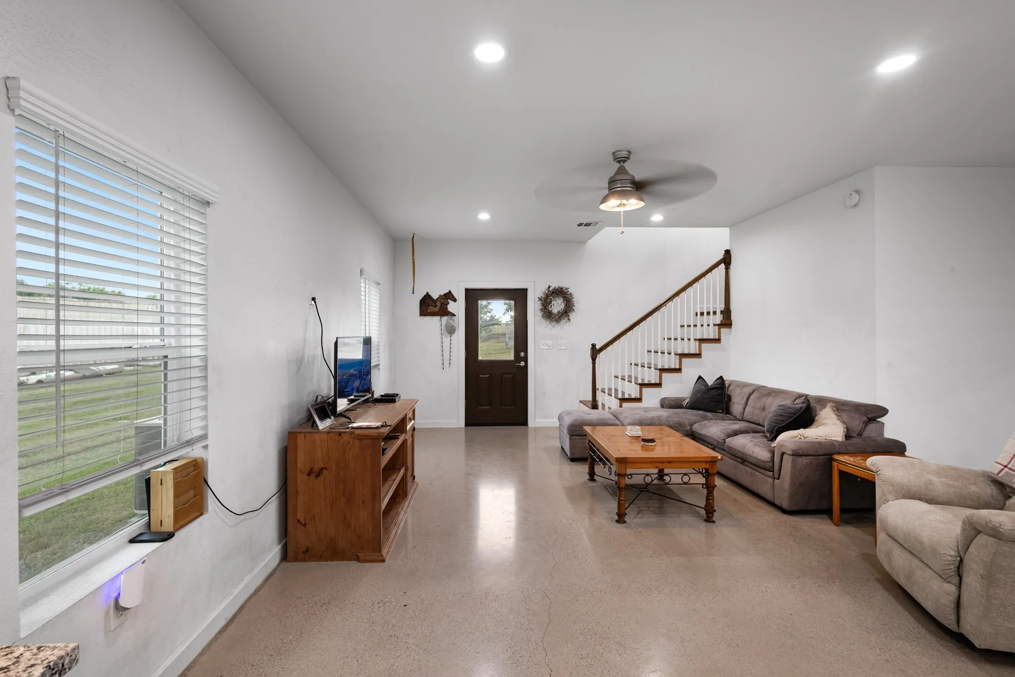 Single Family Residence For Sale in Wise County , 124 County Road 4511, Decatur, Texas 76234, 3 Bedroom, 3 Bathroom, Garage spaces, 1,800 Sqft, built in 2022, mls#21290693, Real Estate Agent in Decatur, Homes For Sale in Wise county, Homes For Sale in Decatur, Realtor in Decatur Texas, Real Estate Brokerage Independent Realty Texas, Luminita Cordes Realtor