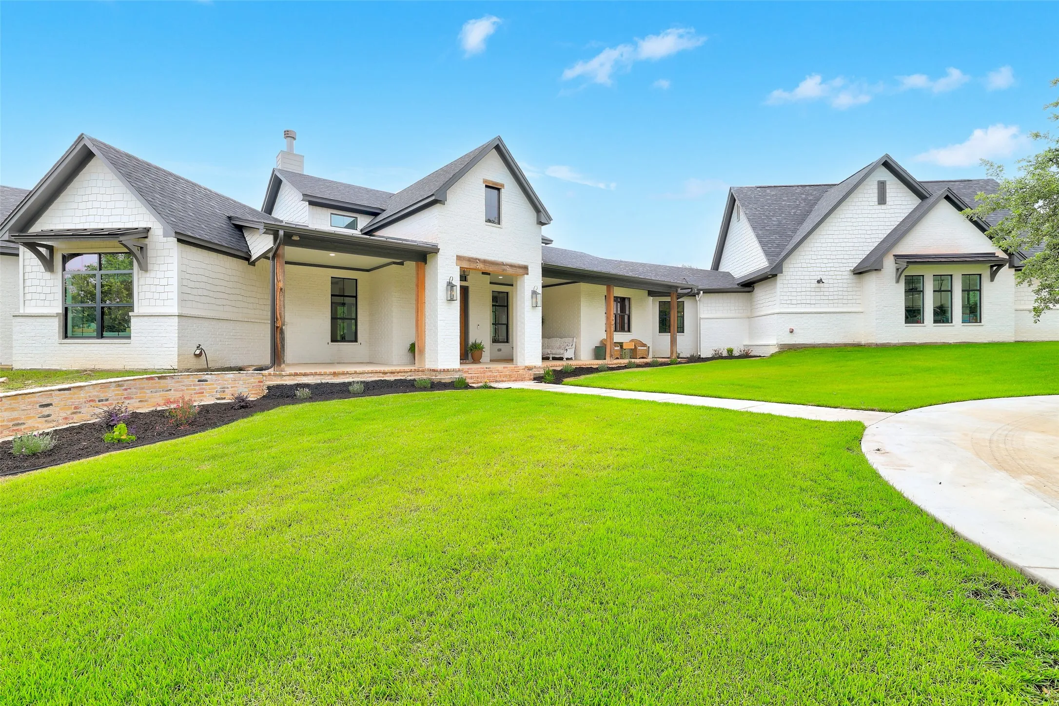 Single Family Residence For Sale in Bell County , 7670 Shiny Top Ranch Lane, Salado, Texas 76571, 4 Bedroom, 3 Bathroom, 6 Garage spaces, 3,609 Sqft, built in 2022, mls#21290502, Real Estate Agent in Salado, Homes For Sale in Bell county, Homes For Sale in Salado, Realtor in Salado Texas, Real Estate Brokerage Independent Realty Texas, Luminita Cordes Realtor