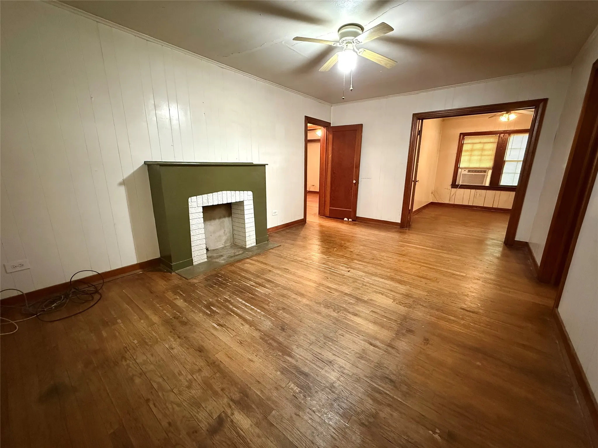 Single Family Residence For Sale in Van Zandt County , 1130 S Buffalo Street, Canton, Texas 75103, 3 Bedroom, 1 Bathroom, Garage spaces, 1,376 Sqft, built in 1939, mls#21286916, Real Estate Agent in Canton, Homes For Sale in Van Zandt county, Homes For Sale in Canton, Realtor in Canton Texas, Real Estate Brokerage Independent Realty Texas, Luminita Cordes Realtor
