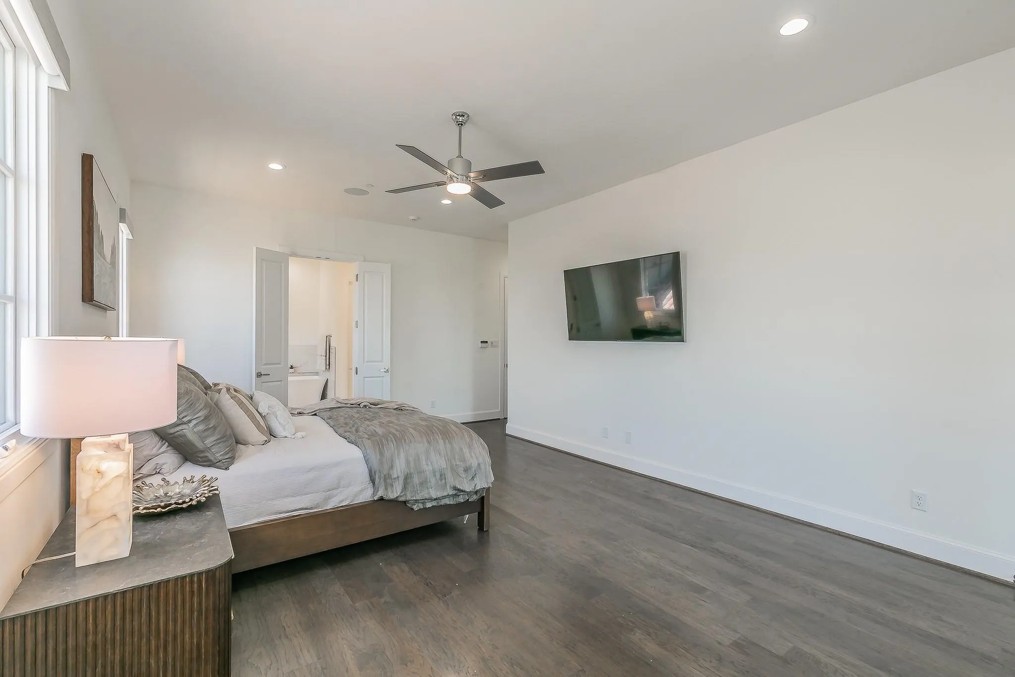 Single Family Residence For Rent in Tarrant County , 8 Comillas Drive, Westlake, Texas 76262, 5 Bedroom, 5 Bathroom, 2 Garage spaces, 4,399 Sqft, built in 2018, mls#21290318, Real Estate Agent in Westlake, Homes For Rent in Tarrant county, Homes For Rent in Westlake, Realtor in Westlake Texas, Real Estate Brokerage Independent Realty Texas, Luminita Cordes Realtor