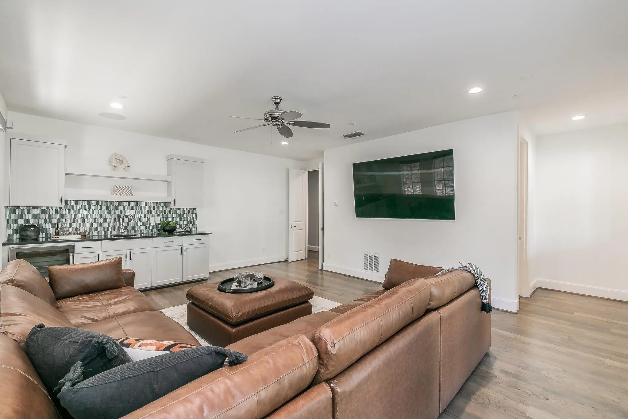 Single Family Residence For Rent in Tarrant County , 8 Comillas Drive, Westlake, Texas 76262, 5 Bedroom, 5 Bathroom, 2 Garage spaces, 4,399 Sqft, built in 2018, mls#21290318, Real Estate Agent in Westlake, Homes For Rent in Tarrant county, Homes For Rent in Westlake, Realtor in Westlake Texas, Real Estate Brokerage Independent Realty Texas, Luminita Cordes Realtor
