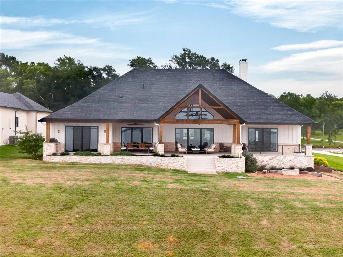 Single Family Residence For Sale in Kaufman County , 762 Sunset Court, Mabank, Texas 75143, 5 Bedroom, 3 Bathroom, 3 Garage spaces, 3,584 Sqft, built in 2022, mls#21288810, Real Estate Agent in Mabank, Homes For Sale in Kaufman county, Homes For Sale in Mabank, Realtor in Mabank Texas, Real Estate Brokerage Independent Realty Texas, Luminita Cordes Realtor