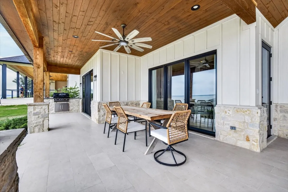 Single Family Residence For Sale in Kaufman County , 762 Sunset Court, Mabank, Texas 75143, 5 Bedroom, 3 Bathroom, 3 Garage spaces, 3,584 Sqft, built in 2022, mls#21288810, Real Estate Agent in Mabank, Homes For Sale in Kaufman county, Homes For Sale in Mabank, Realtor in Mabank Texas, Real Estate Brokerage Independent Realty Texas, Luminita Cordes Realtor