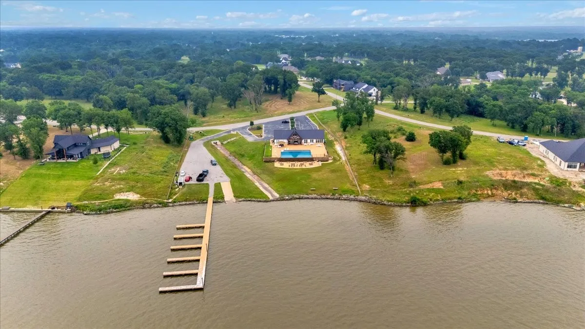 Single Family Residence For Sale in Kaufman County , 762 Sunset Court, Mabank, Texas 75143, 5 Bedroom, 3 Bathroom, 3 Garage spaces, 3,584 Sqft, built in 2022, mls#21288810, Real Estate Agent in Mabank, Homes For Sale in Kaufman county, Homes For Sale in Mabank, Realtor in Mabank Texas, Real Estate Brokerage Independent Realty Texas, Luminita Cordes Realtor