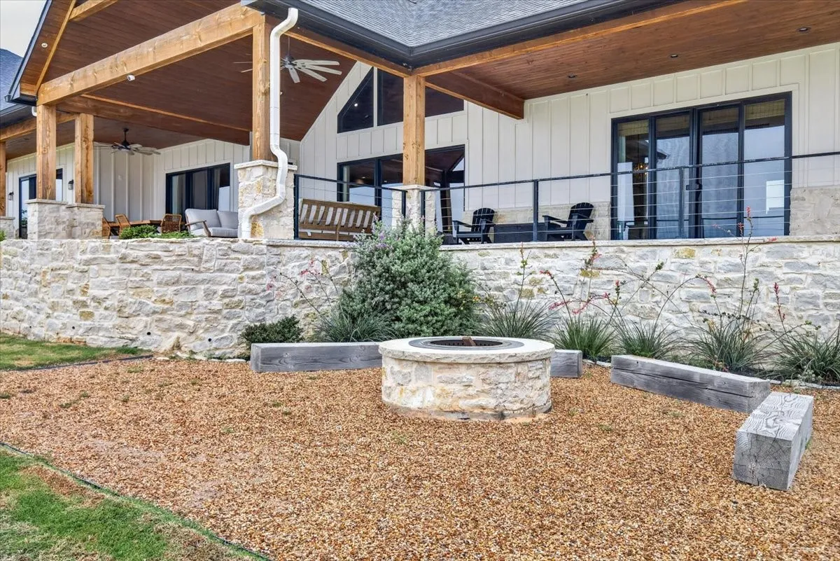 Single Family Residence For Sale in Kaufman County , 762 Sunset Court, Mabank, Texas 75143, 5 Bedroom, 3 Bathroom, 3 Garage spaces, 3,584 Sqft, built in 2022, mls#21288810, Real Estate Agent in Mabank, Homes For Sale in Kaufman county, Homes For Sale in Mabank, Realtor in Mabank Texas, Real Estate Brokerage Independent Realty Texas, Luminita Cordes Realtor