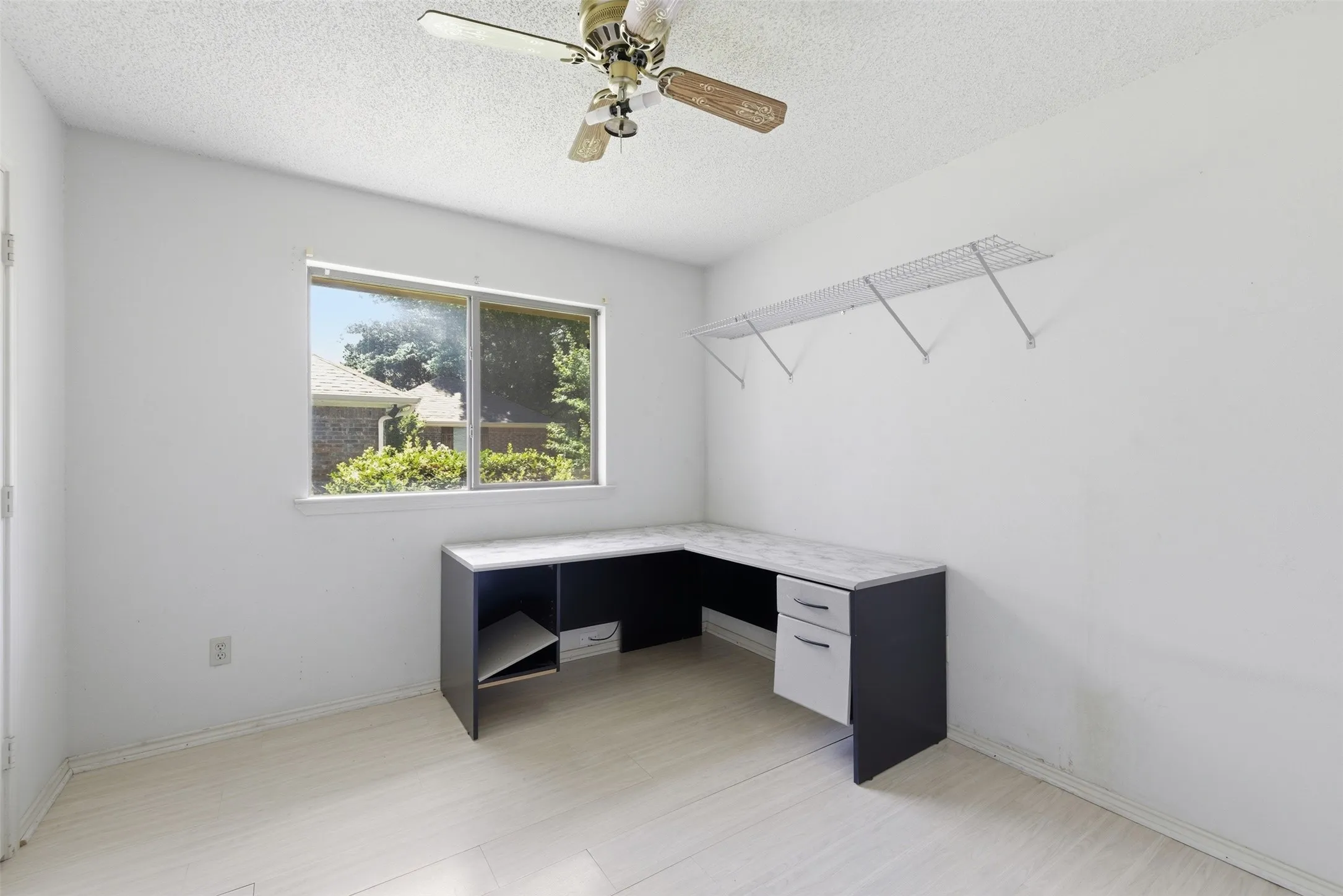 Single Family Residence For Sale in Denton County , 1501 Pickwick Lane, Denton, Texas 76209, 3 Bedroom, 2 Bathroom, 2 Garage spaces, 1,535 Sqft, built in 1986, mls#21290384, Real Estate Agent in Denton, Homes For Sale in Denton county, Homes For Sale in Denton, Realtor in Denton Texas, Real Estate Brokerage Independent Realty Texas, Luminita Cordes Realtor