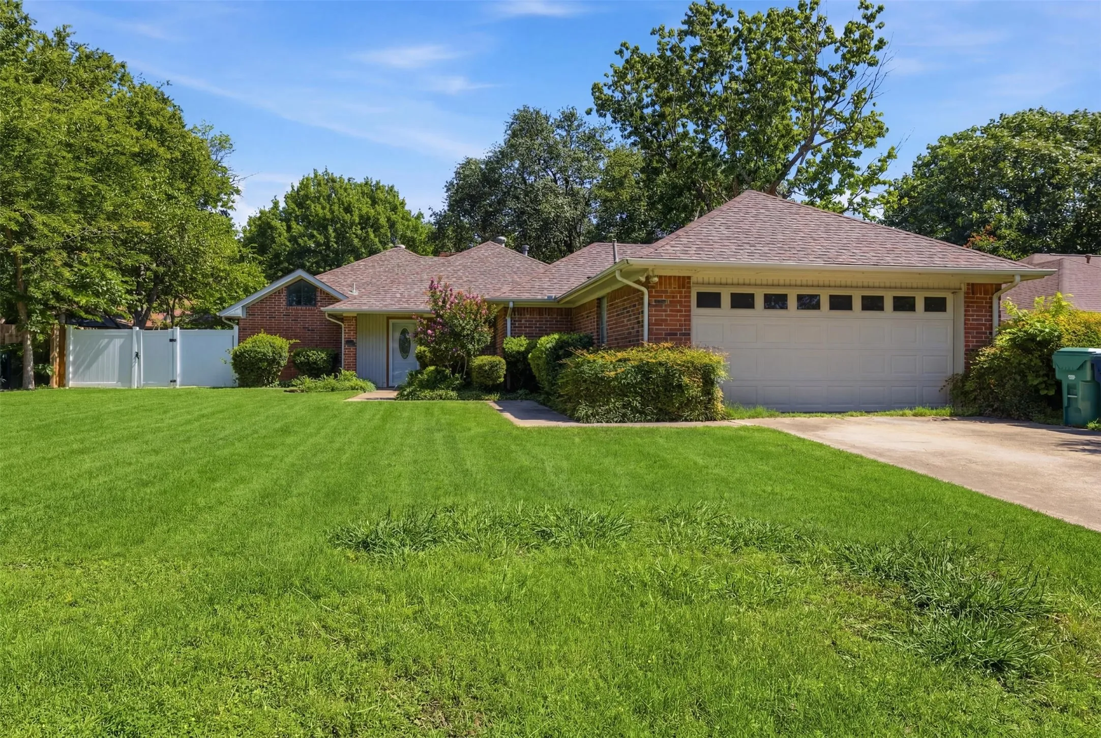 Single Family Residence For Sale in Denton County , 1501 Pickwick Lane, Denton, Texas 76209, 3 Bedroom, 2 Bathroom, 2 Garage spaces, 1,535 Sqft, built in 1986, mls#21290384, Real Estate Agent in Denton, Homes For Sale in Denton county, Homes For Sale in Denton, Realtor in Denton Texas, Real Estate Brokerage Independent Realty Texas, Luminita Cordes Realtor