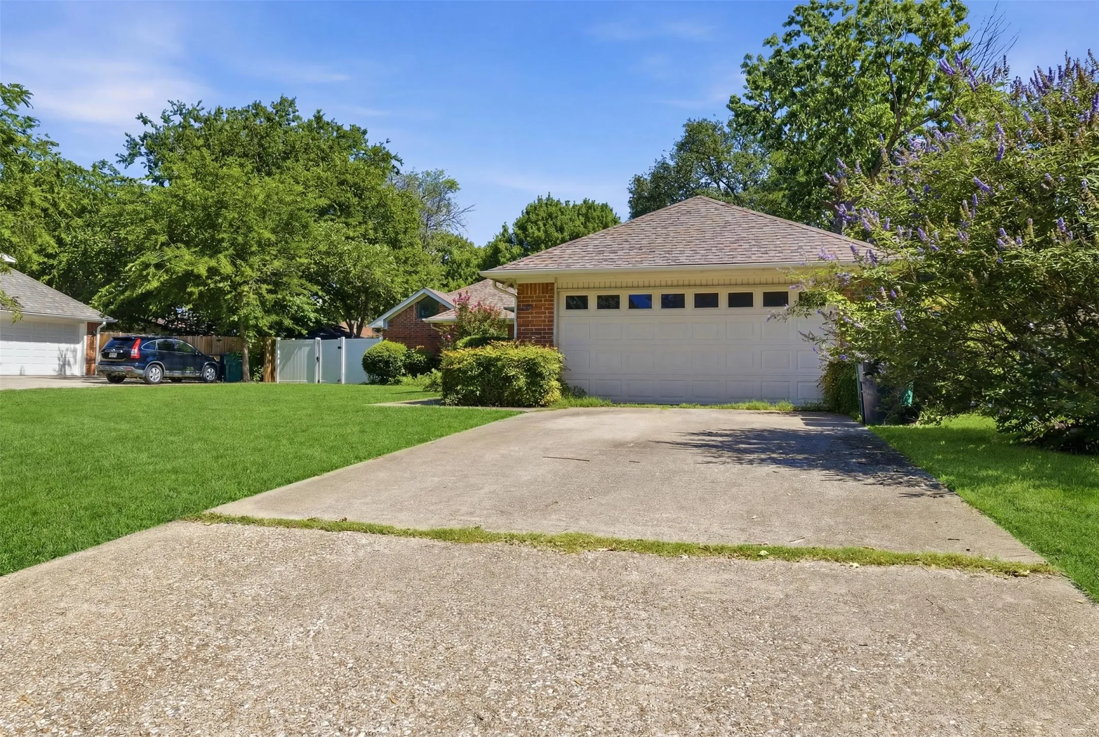 Single Family Residence For Sale in Denton County , 1501 Pickwick Lane, Denton, Texas 76209, 3 Bedroom, 2 Bathroom, 2 Garage spaces, 1,535 Sqft, built in 1986, mls#21290384, Real Estate Agent in Denton, Homes For Sale in Denton county, Homes For Sale in Denton, Realtor in Denton Texas, Real Estate Brokerage Independent Realty Texas, Luminita Cordes Realtor