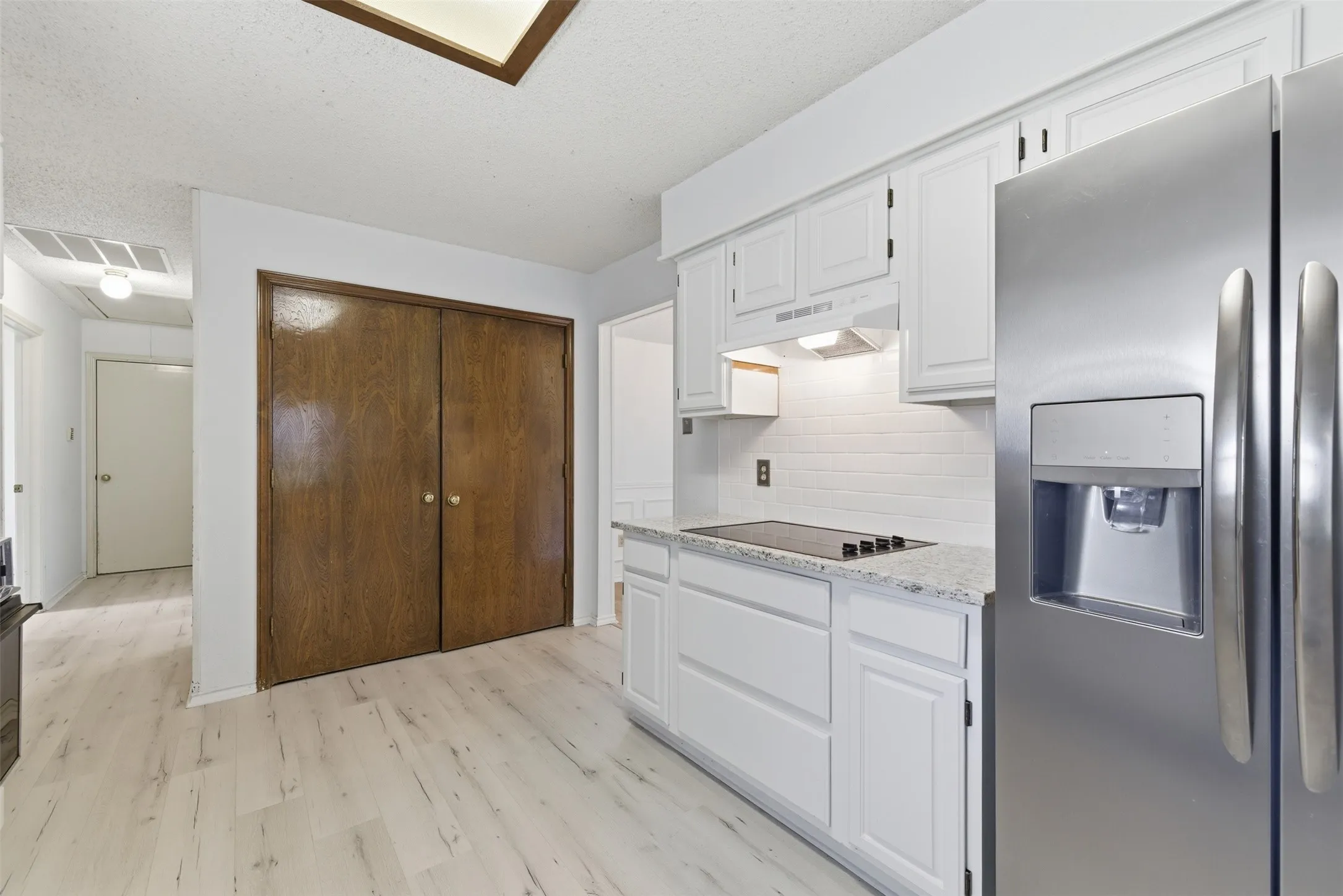 Single Family Residence For Sale in Denton County , 1501 Pickwick Lane, Denton, Texas 76209, 3 Bedroom, 2 Bathroom, 2 Garage spaces, 1,535 Sqft, built in 1986, mls#21290384, Real Estate Agent in Denton, Homes For Sale in Denton county, Homes For Sale in Denton, Realtor in Denton Texas, Real Estate Brokerage Independent Realty Texas, Luminita Cordes Realtor