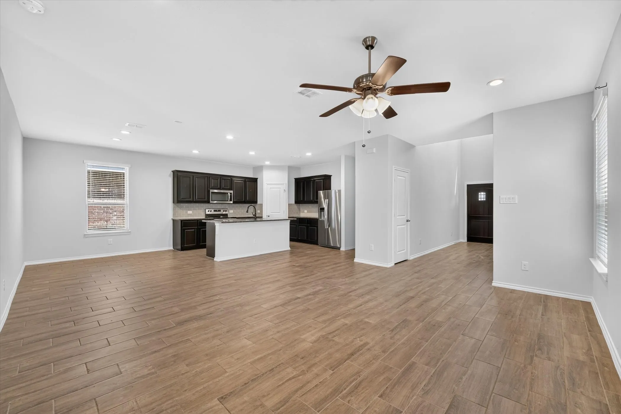 Single Family Residence For Rent in Collin County , 3304 Shortgrass Lane, Melissa, Texas 75454, 3 Bedroom, 3 Bathroom, 2 Garage spaces, 2,155 Sqft, built in 2023, mls#21291085, Real Estate Agent in Melissa, Homes For Rent in Collin county, Homes For Rent in Melissa, Realtor in Melissa Texas, Real Estate Brokerage Independent Realty Texas, Luminita Cordes Realtor
