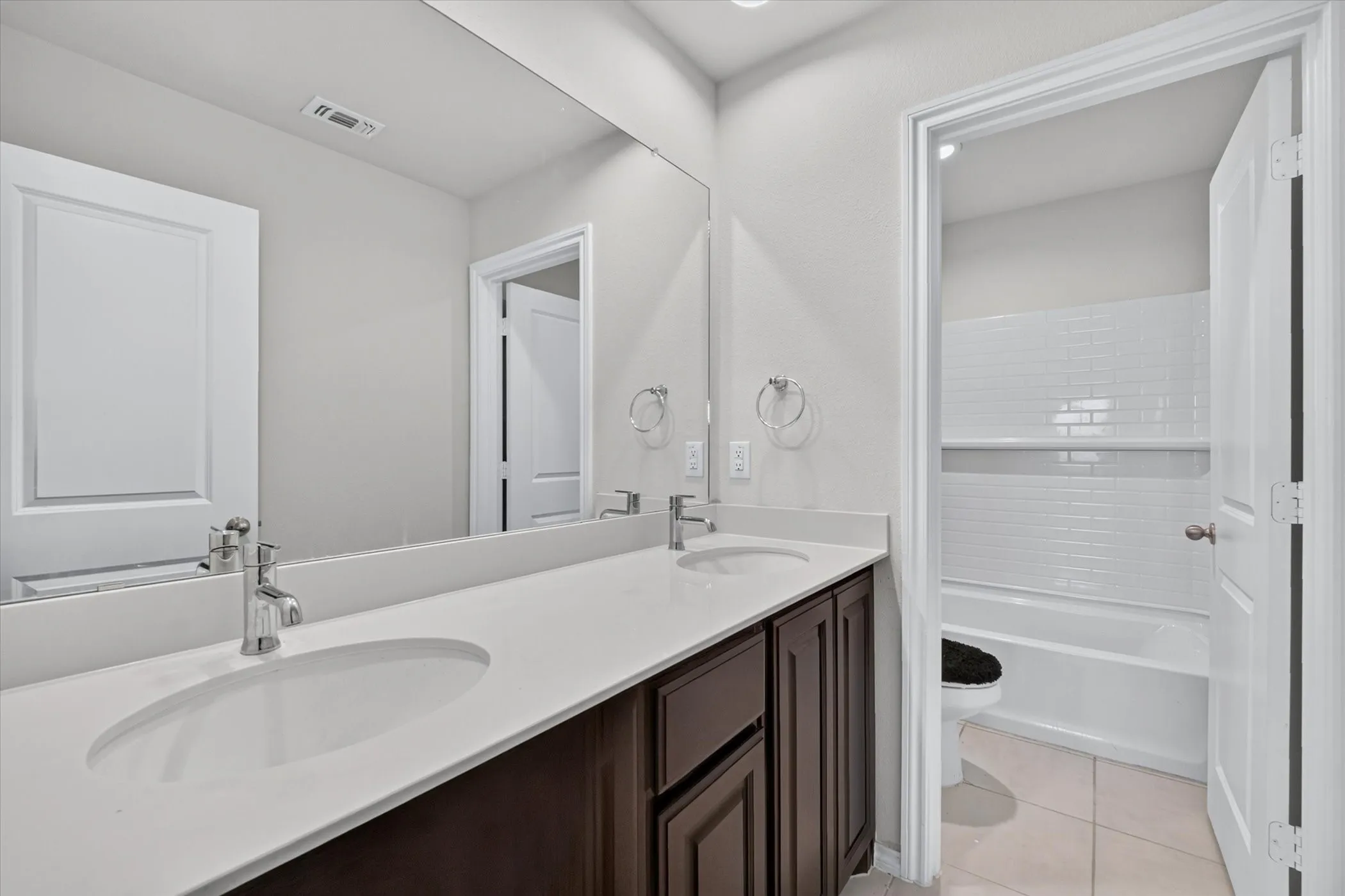 Single Family Residence For Rent in Collin County , 3304 Shortgrass Lane, Melissa, Texas 75454, 3 Bedroom, 3 Bathroom, 2 Garage spaces, 2,155 Sqft, built in 2023, mls#21291085, Real Estate Agent in Melissa, Homes For Rent in Collin county, Homes For Rent in Melissa, Realtor in Melissa Texas, Real Estate Brokerage Independent Realty Texas, Luminita Cordes Realtor