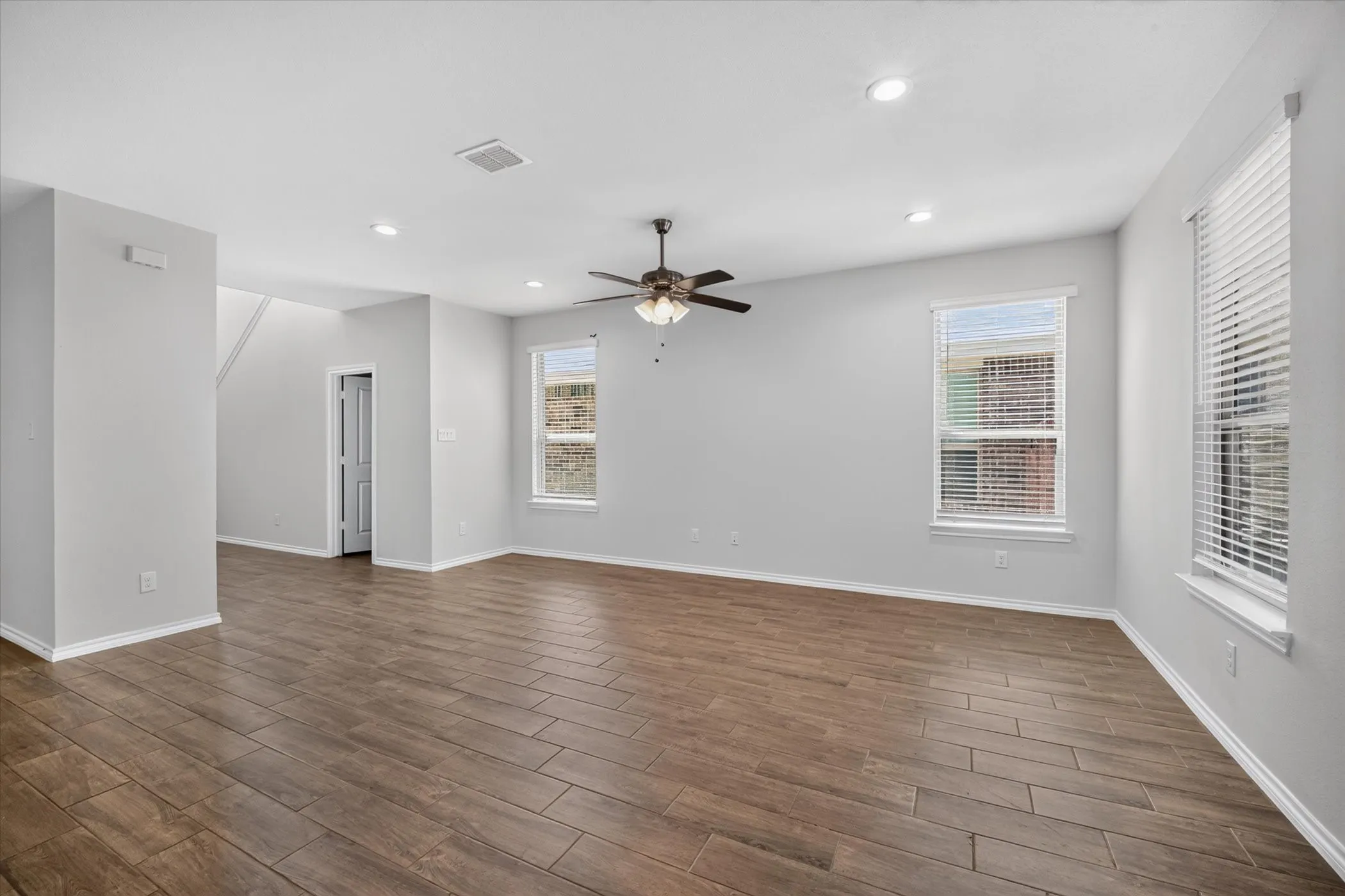Single Family Residence For Rent in Collin County , 3304 Shortgrass Lane, Melissa, Texas 75454, 3 Bedroom, 3 Bathroom, 2 Garage spaces, 2,155 Sqft, built in 2023, mls#21291085, Real Estate Agent in Melissa, Homes For Rent in Collin county, Homes For Rent in Melissa, Realtor in Melissa Texas, Real Estate Brokerage Independent Realty Texas, Luminita Cordes Realtor