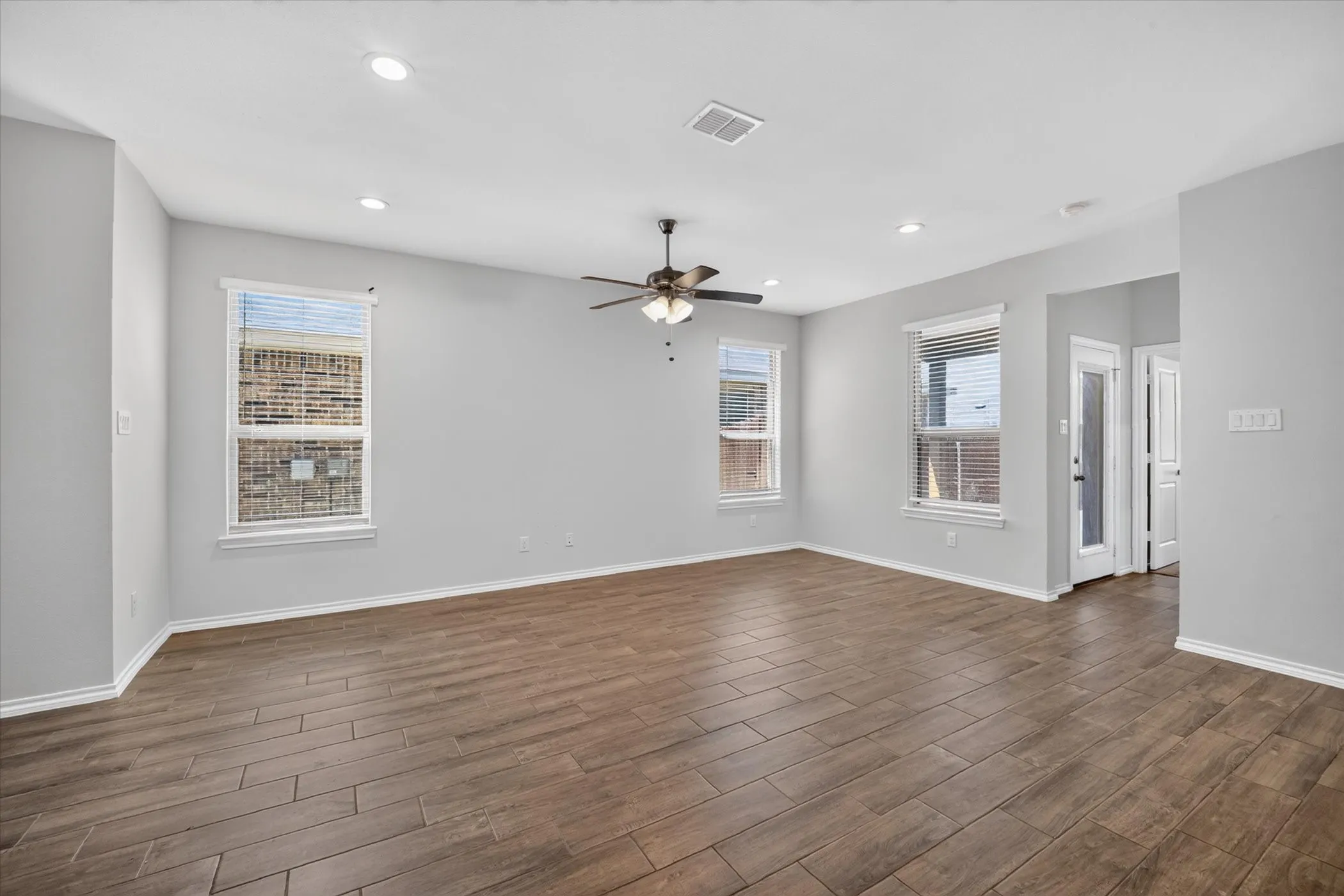 Single Family Residence For Rent in Collin County , 3304 Shortgrass Lane, Melissa, Texas 75454, 3 Bedroom, 3 Bathroom, 2 Garage spaces, 2,155 Sqft, built in 2023, mls#21291085, Real Estate Agent in Melissa, Homes For Rent in Collin county, Homes For Rent in Melissa, Realtor in Melissa Texas, Real Estate Brokerage Independent Realty Texas, Luminita Cordes Realtor