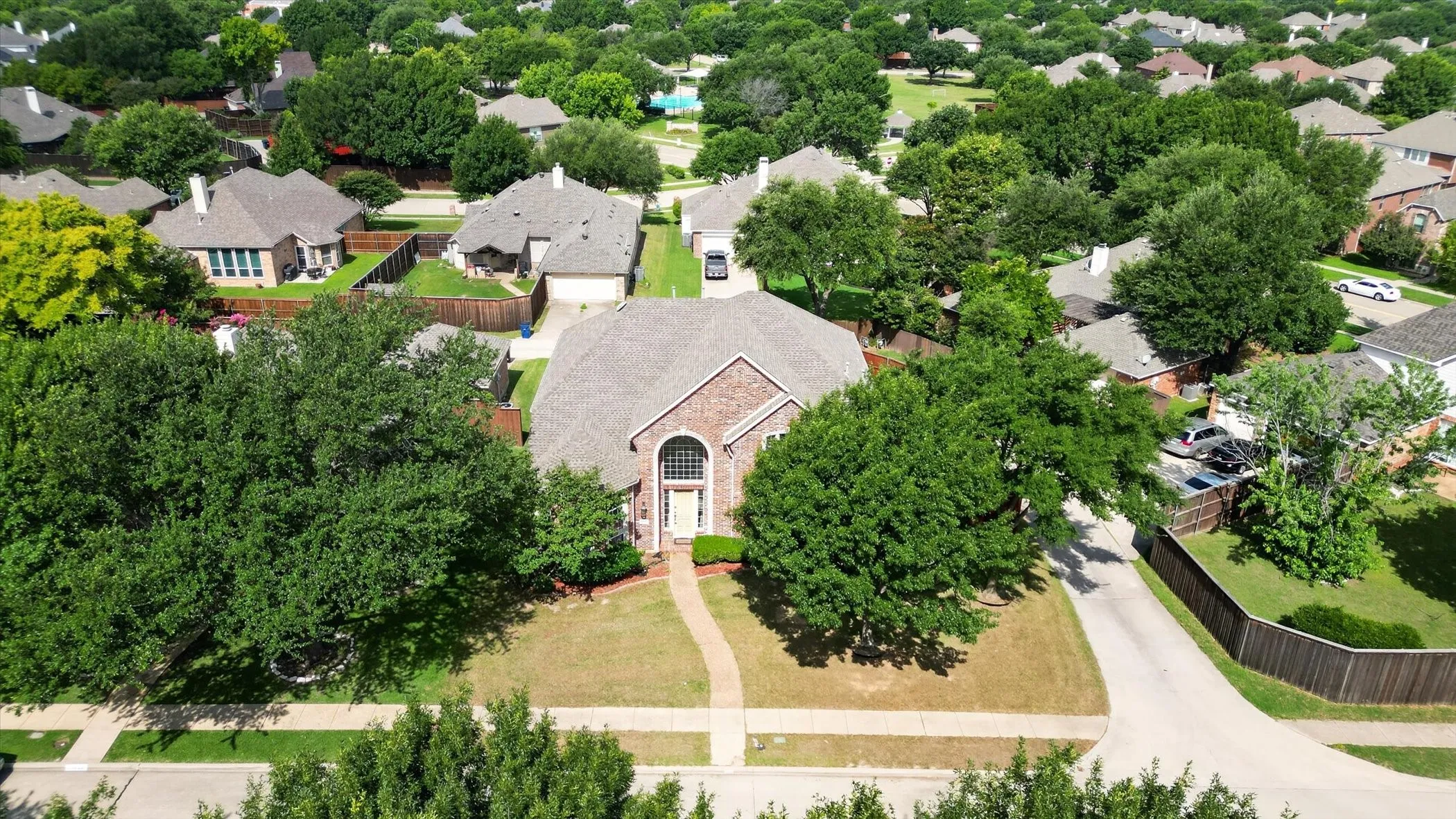 Single Family Residence For Sale in Collin County , 10901 Briar Brook Lane, Frisco, Texas 75033, 4 Bedroom, 4 Bathroom, 3 Garage spaces, 3,826 Sqft, built in 2003, mls#21287366, Real Estate Agent in Frisco, Homes For Sale in Collin county, Homes For Sale in Frisco, Realtor in Frisco Texas, Real Estate Brokerage Independent Realty Texas, Luminita Cordes Realtor