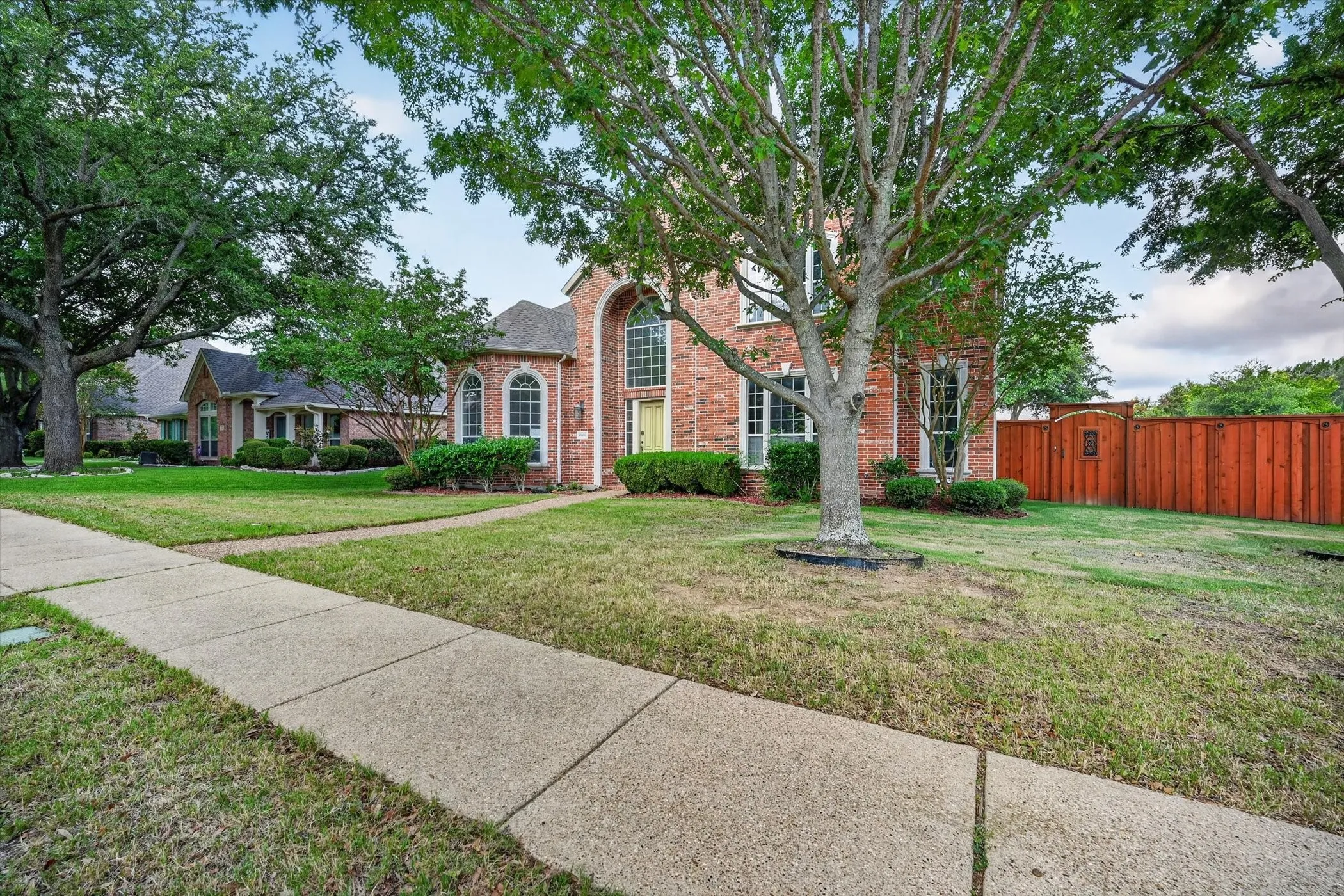 Single Family Residence For Sale in Collin County , 10901 Briar Brook Lane, Frisco, Texas 75033, 4 Bedroom, 4 Bathroom, 3 Garage spaces, 3,826 Sqft, built in 2003, mls#21287366, Real Estate Agent in Frisco, Homes For Sale in Collin county, Homes For Sale in Frisco, Realtor in Frisco Texas, Real Estate Brokerage Independent Realty Texas, Luminita Cordes Realtor