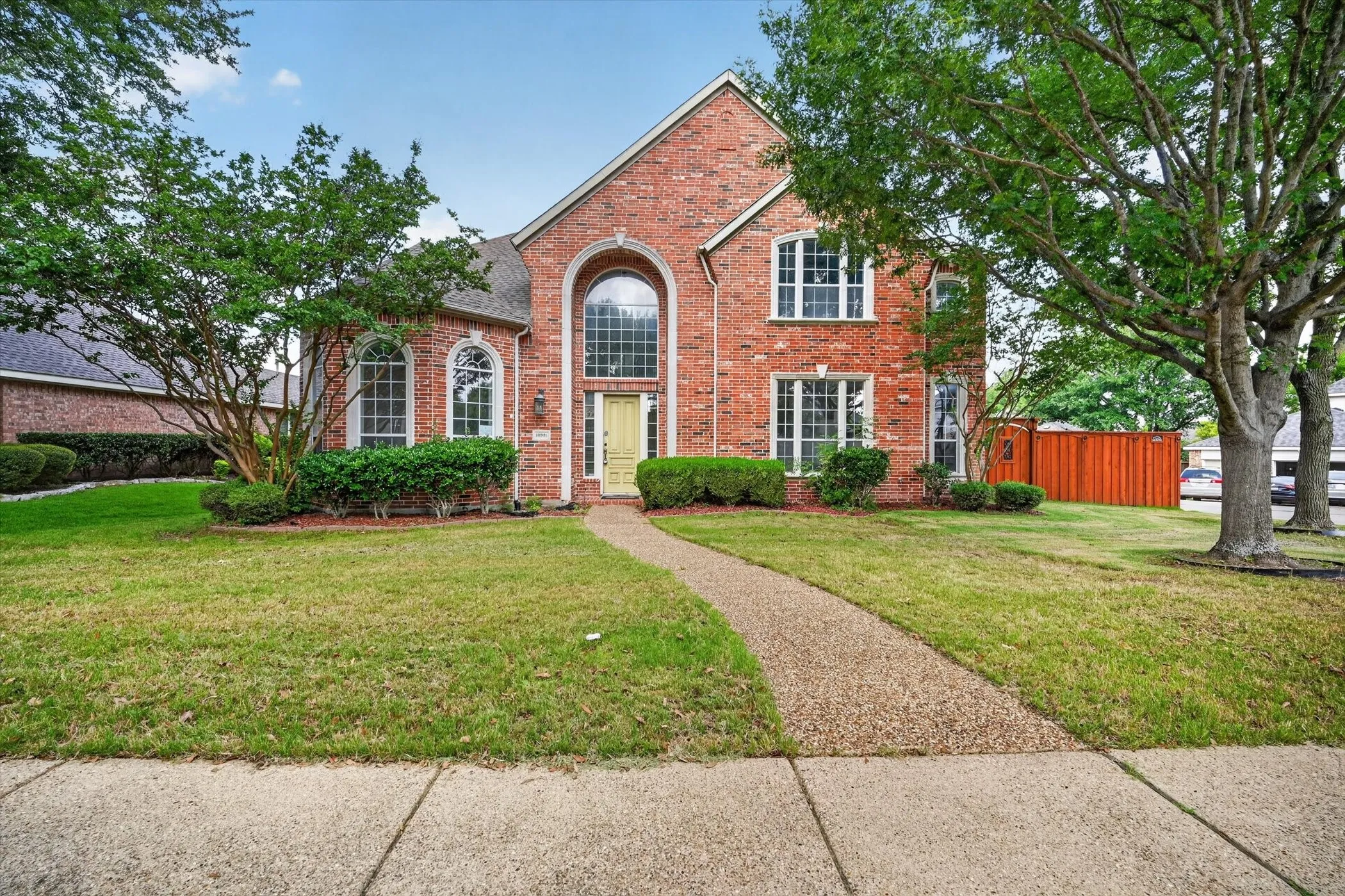 Single Family Residence For Sale in Collin County , 10901 Briar Brook Lane, Frisco, Texas 75033, 4 Bedroom, 4 Bathroom, 3 Garage spaces, 3,826 Sqft, built in 2003, mls#21287366, Real Estate Agent in Frisco, Homes For Sale in Collin county, Homes For Sale in Frisco, Realtor in Frisco Texas, Real Estate Brokerage Independent Realty Texas, Luminita Cordes Realtor