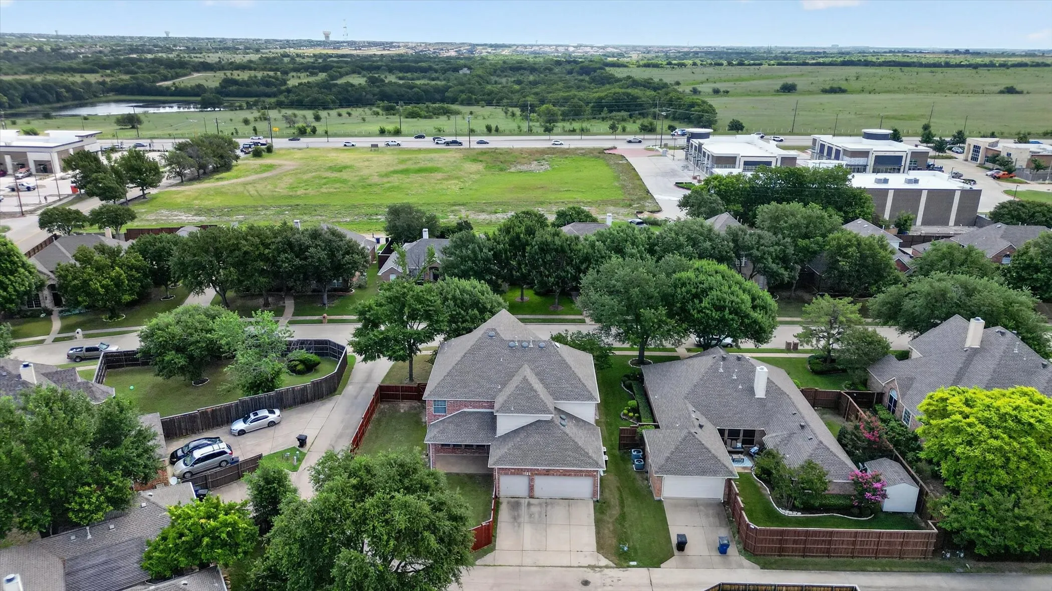 Single Family Residence For Sale in Collin County , 10901 Briar Brook Lane, Frisco, Texas 75033, 4 Bedroom, 4 Bathroom, 3 Garage spaces, 3,826 Sqft, built in 2003, mls#21287366, Real Estate Agent in Frisco, Homes For Sale in Collin county, Homes For Sale in Frisco, Realtor in Frisco Texas, Real Estate Brokerage Independent Realty Texas, Luminita Cordes Realtor