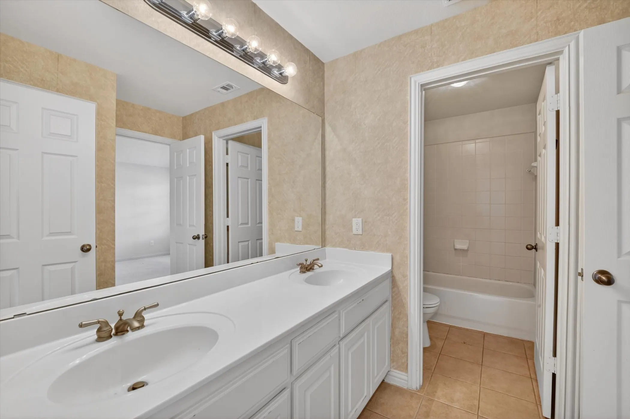 Single Family Residence For Sale in Collin County , 10901 Briar Brook Lane, Frisco, Texas 75033, 4 Bedroom, 4 Bathroom, 3 Garage spaces, 3,826 Sqft, built in 2003, mls#21287366, Real Estate Agent in Frisco, Homes For Sale in Collin county, Homes For Sale in Frisco, Realtor in Frisco Texas, Real Estate Brokerage Independent Realty Texas, Luminita Cordes Realtor