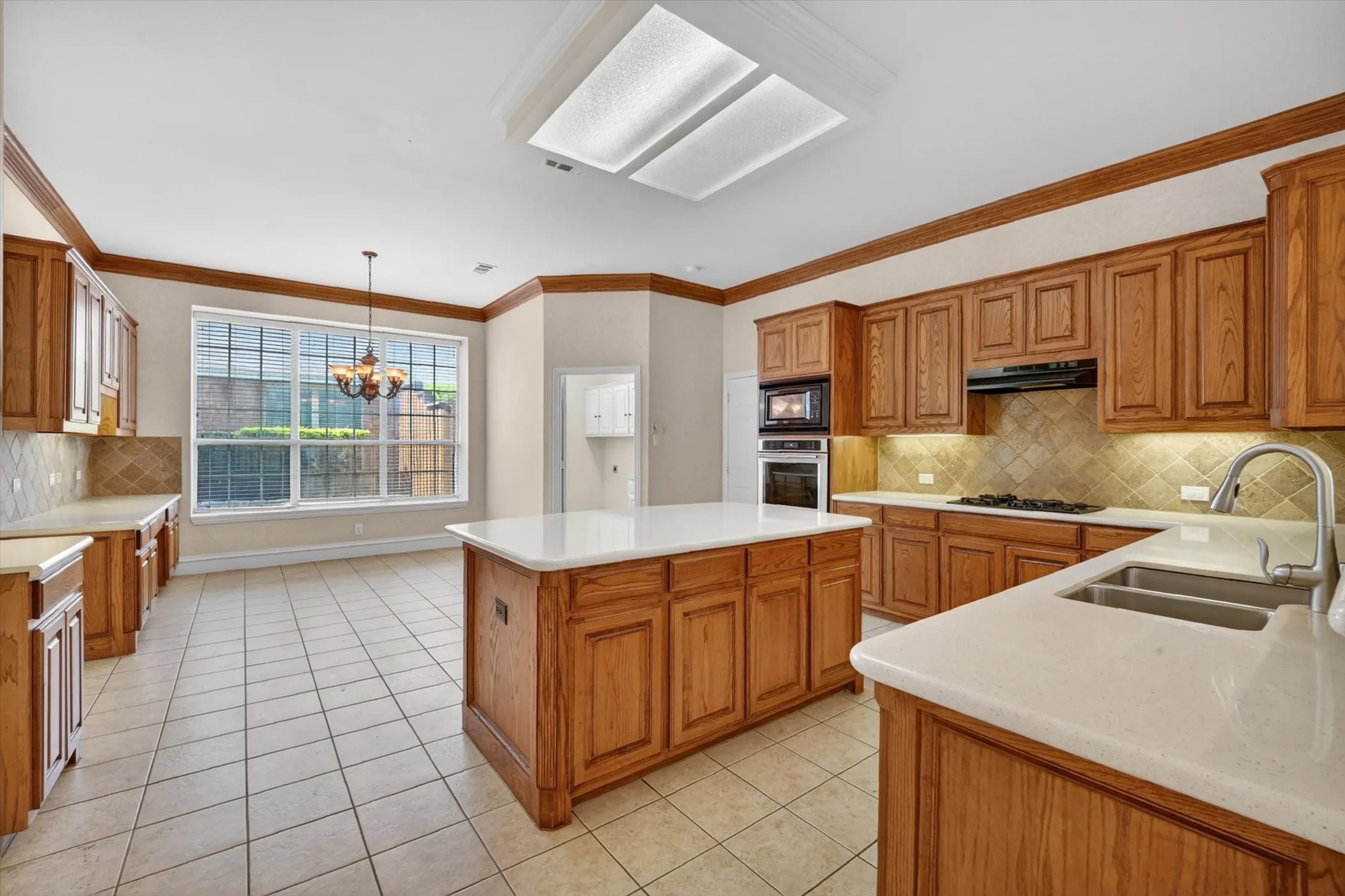 Single Family Residence For Sale in Collin County , 10901 Briar Brook Lane, Frisco, Texas 75033, 4 Bedroom, 4 Bathroom, 3 Garage spaces, 3,826 Sqft, built in 2003, mls#21287366, Real Estate Agent in Frisco, Homes For Sale in Collin county, Homes For Sale in Frisco, Realtor in Frisco Texas, Real Estate Brokerage Independent Realty Texas, Luminita Cordes Realtor
