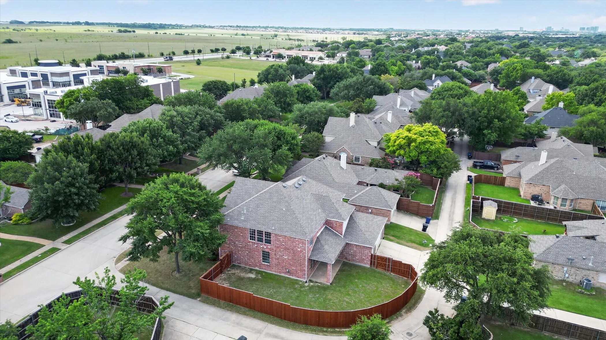 Single Family Residence For Sale in Collin County , 10901 Briar Brook Lane, Frisco, Texas 75033, 4 Bedroom, 4 Bathroom, 3 Garage spaces, 3,826 Sqft, built in 2003, mls#21287366, Real Estate Agent in Frisco, Homes For Sale in Collin county, Homes For Sale in Frisco, Realtor in Frisco Texas, Real Estate Brokerage Independent Realty Texas, Luminita Cordes Realtor