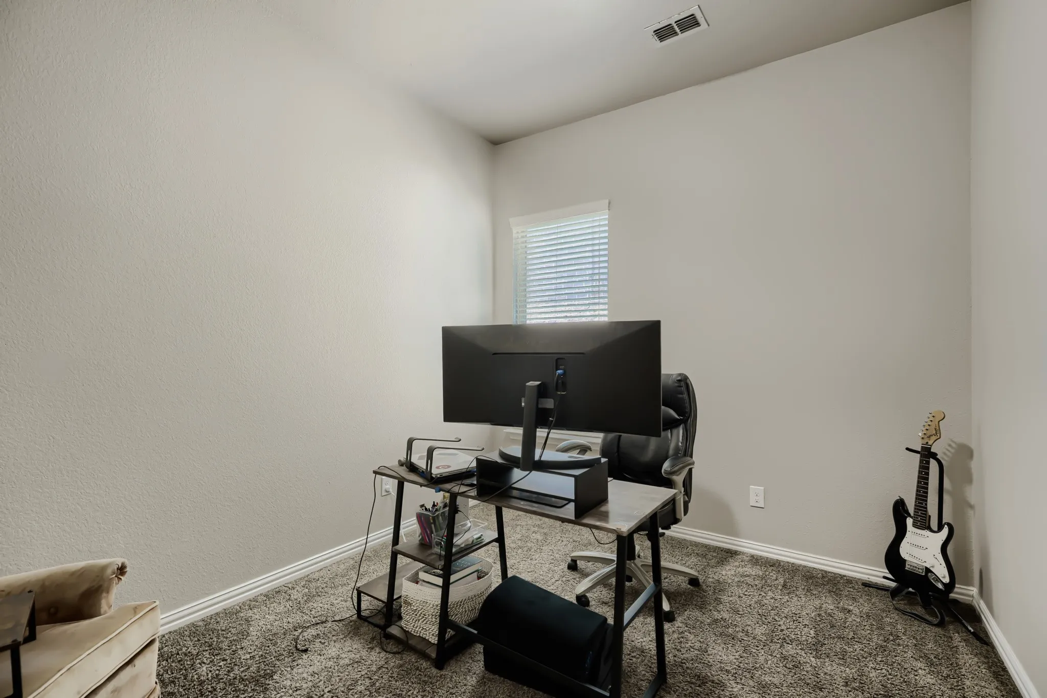 Single Family Residence For Sale in Denton County , 2002 Milano Lane, Lewisville, Texas 75077, 3 Bedroom, 3 Bathroom, 2 Garage spaces, 2,515 Sqft, built in 2016, mls#21291191, Real Estate Agent in Lewisville, Homes For Sale in Denton county, Homes For Sale in Lewisville, Realtor in Lewisville Texas, Real Estate Brokerage Independent Realty Texas, Luminita Cordes Realtor
