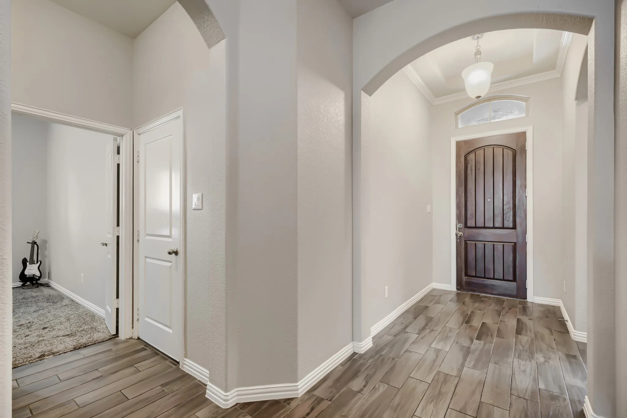 Single Family Residence For Sale in Denton County , 2002 Milano Lane, Lewisville, Texas 75077, 3 Bedroom, 3 Bathroom, 2 Garage spaces, 2,515 Sqft, built in 2016, mls#21291191, Real Estate Agent in Lewisville, Homes For Sale in Denton county, Homes For Sale in Lewisville, Realtor in Lewisville Texas, Real Estate Brokerage Independent Realty Texas, Luminita Cordes Realtor