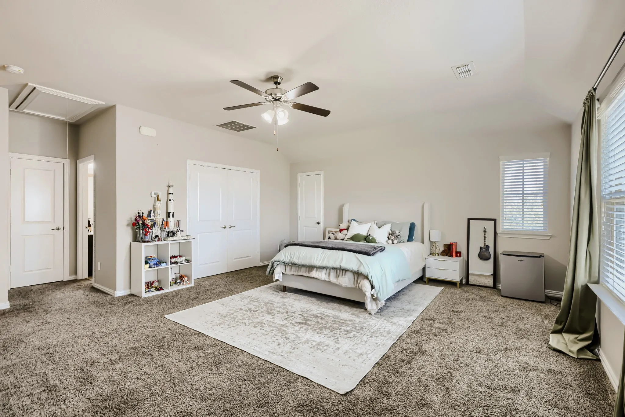 Single Family Residence For Sale in Denton County , 2002 Milano Lane, Lewisville, Texas 75077, 3 Bedroom, 3 Bathroom, 2 Garage spaces, 2,515 Sqft, built in 2016, mls#21291191, Real Estate Agent in Lewisville, Homes For Sale in Denton county, Homes For Sale in Lewisville, Realtor in Lewisville Texas, Real Estate Brokerage Independent Realty Texas, Luminita Cordes Realtor
