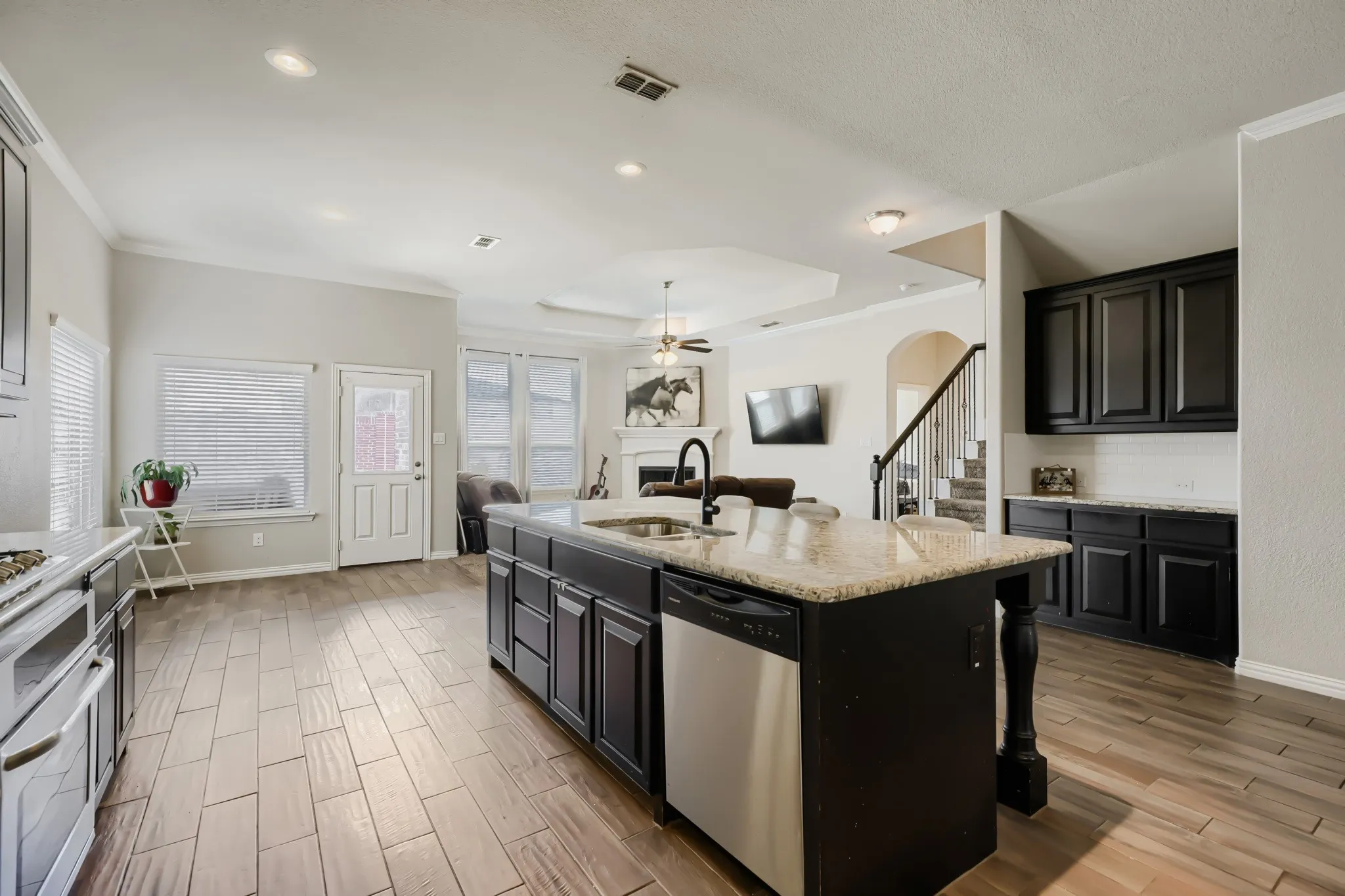 Single Family Residence For Sale in Denton County , 2002 Milano Lane, Lewisville, Texas 75077, 3 Bedroom, 3 Bathroom, 2 Garage spaces, 2,515 Sqft, built in 2016, mls#21291191, Real Estate Agent in Lewisville, Homes For Sale in Denton county, Homes For Sale in Lewisville, Realtor in Lewisville Texas, Real Estate Brokerage Independent Realty Texas, Luminita Cordes Realtor