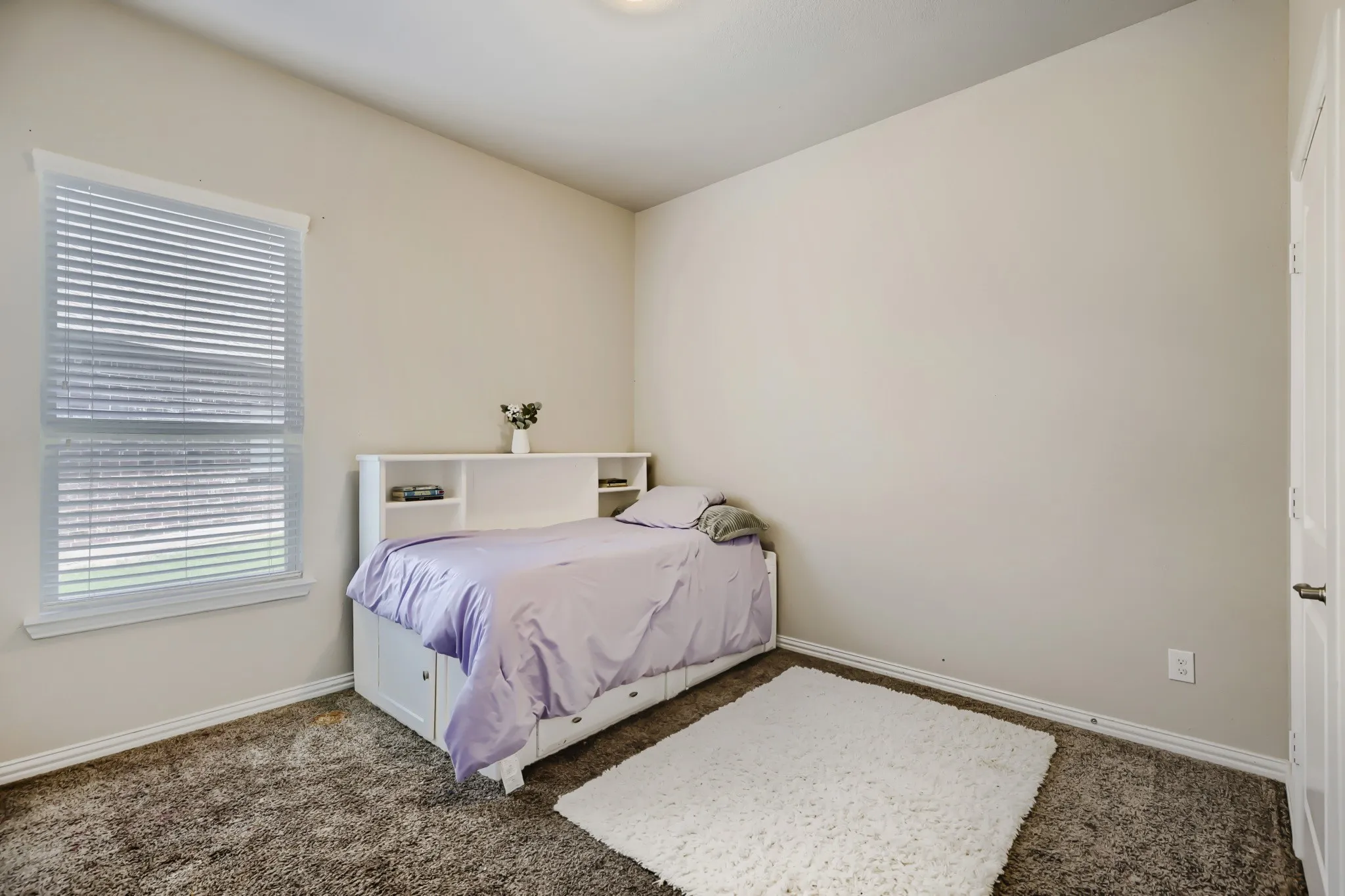 Single Family Residence For Sale in Denton County , 2002 Milano Lane, Lewisville, Texas 75077, 3 Bedroom, 3 Bathroom, 2 Garage spaces, 2,515 Sqft, built in 2016, mls#21291191, Real Estate Agent in Lewisville, Homes For Sale in Denton county, Homes For Sale in Lewisville, Realtor in Lewisville Texas, Real Estate Brokerage Independent Realty Texas, Luminita Cordes Realtor