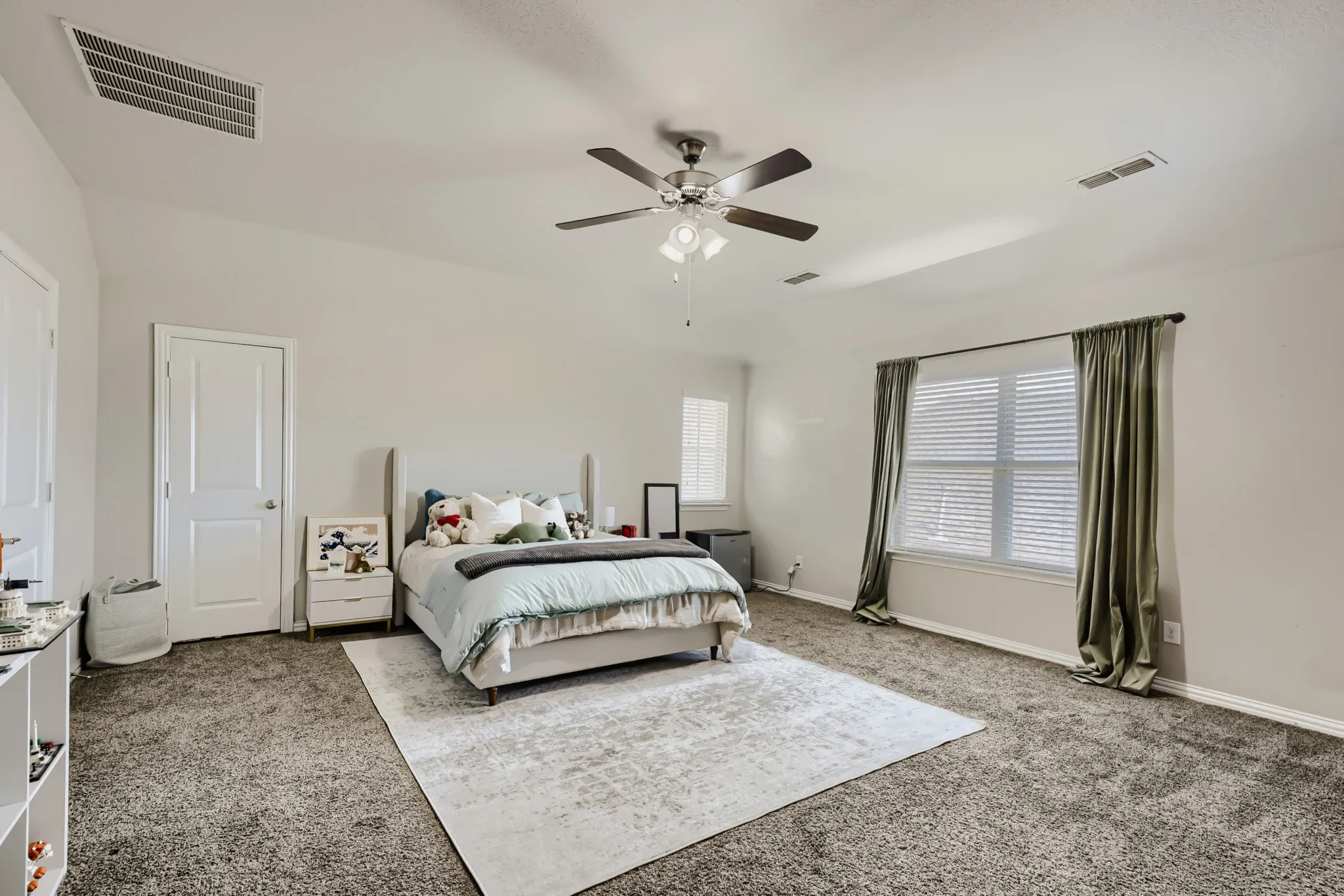 Single Family Residence For Sale in Denton County , 2002 Milano Lane, Lewisville, Texas 75077, 3 Bedroom, 3 Bathroom, 2 Garage spaces, 2,515 Sqft, built in 2016, mls#21291191, Real Estate Agent in Lewisville, Homes For Sale in Denton county, Homes For Sale in Lewisville, Realtor in Lewisville Texas, Real Estate Brokerage Independent Realty Texas, Luminita Cordes Realtor