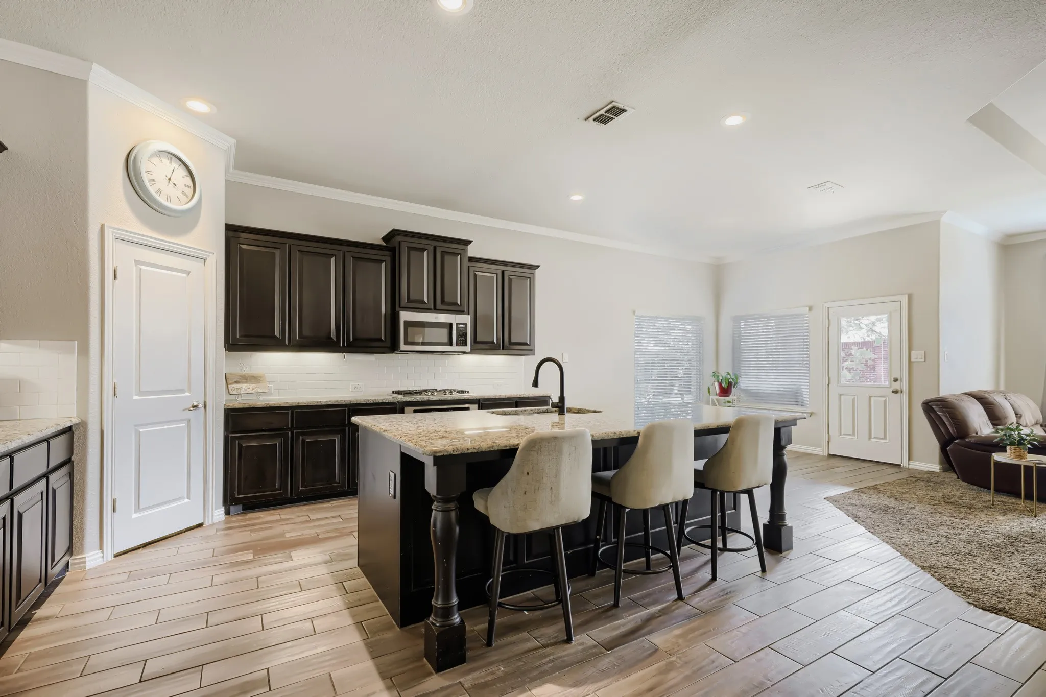 Single Family Residence For Sale in Denton County , 2002 Milano Lane, Lewisville, Texas 75077, 3 Bedroom, 3 Bathroom, 2 Garage spaces, 2,515 Sqft, built in 2016, mls#21291191, Real Estate Agent in Lewisville, Homes For Sale in Denton county, Homes For Sale in Lewisville, Realtor in Lewisville Texas, Real Estate Brokerage Independent Realty Texas, Luminita Cordes Realtor