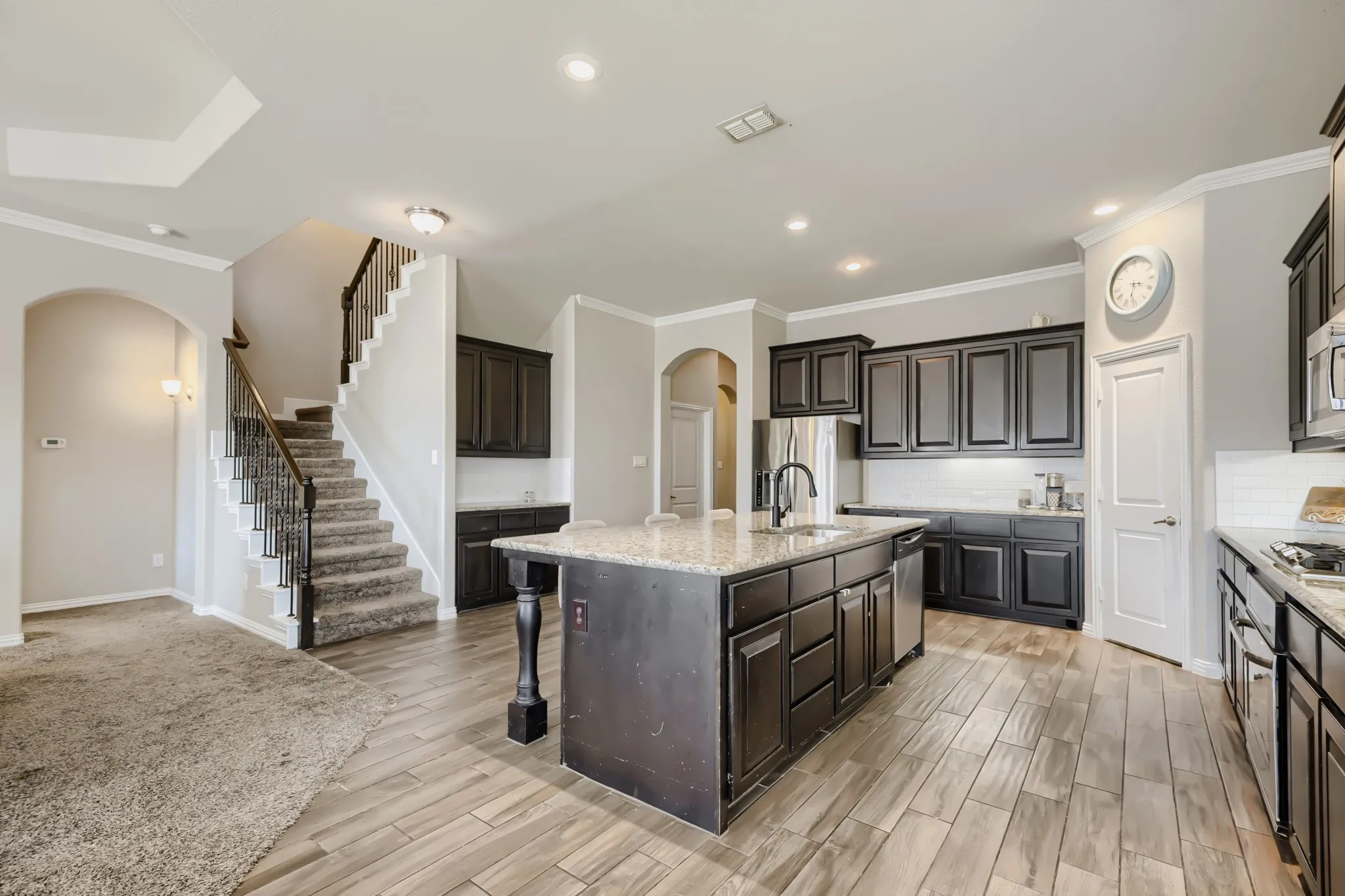 Single Family Residence For Sale in Denton County , 2002 Milano Lane, Lewisville, Texas 75077, 3 Bedroom, 3 Bathroom, 2 Garage spaces, 2,515 Sqft, built in 2016, mls#21291191, Real Estate Agent in Lewisville, Homes For Sale in Denton county, Homes For Sale in Lewisville, Realtor in Lewisville Texas, Real Estate Brokerage Independent Realty Texas, Luminita Cordes Realtor