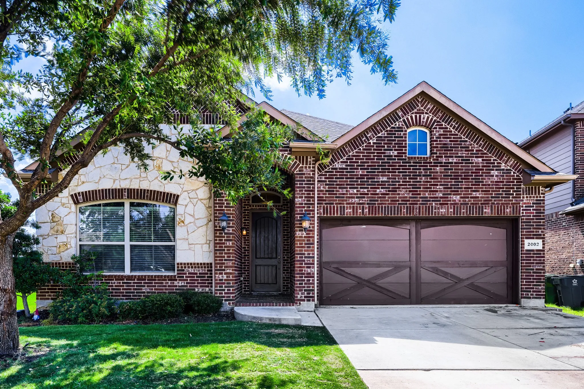 Single Family Residence For Sale in Denton County , 2002 Milano Lane, Lewisville, Texas 75077, 3 Bedroom, 3 Bathroom, 2 Garage spaces, 2,515 Sqft, built in 2016, mls#21291191, Real Estate Agent in Lewisville, Homes For Sale in Denton county, Homes For Sale in Lewisville, Realtor in Lewisville Texas, Real Estate Brokerage Independent Realty Texas, Luminita Cordes Realtor