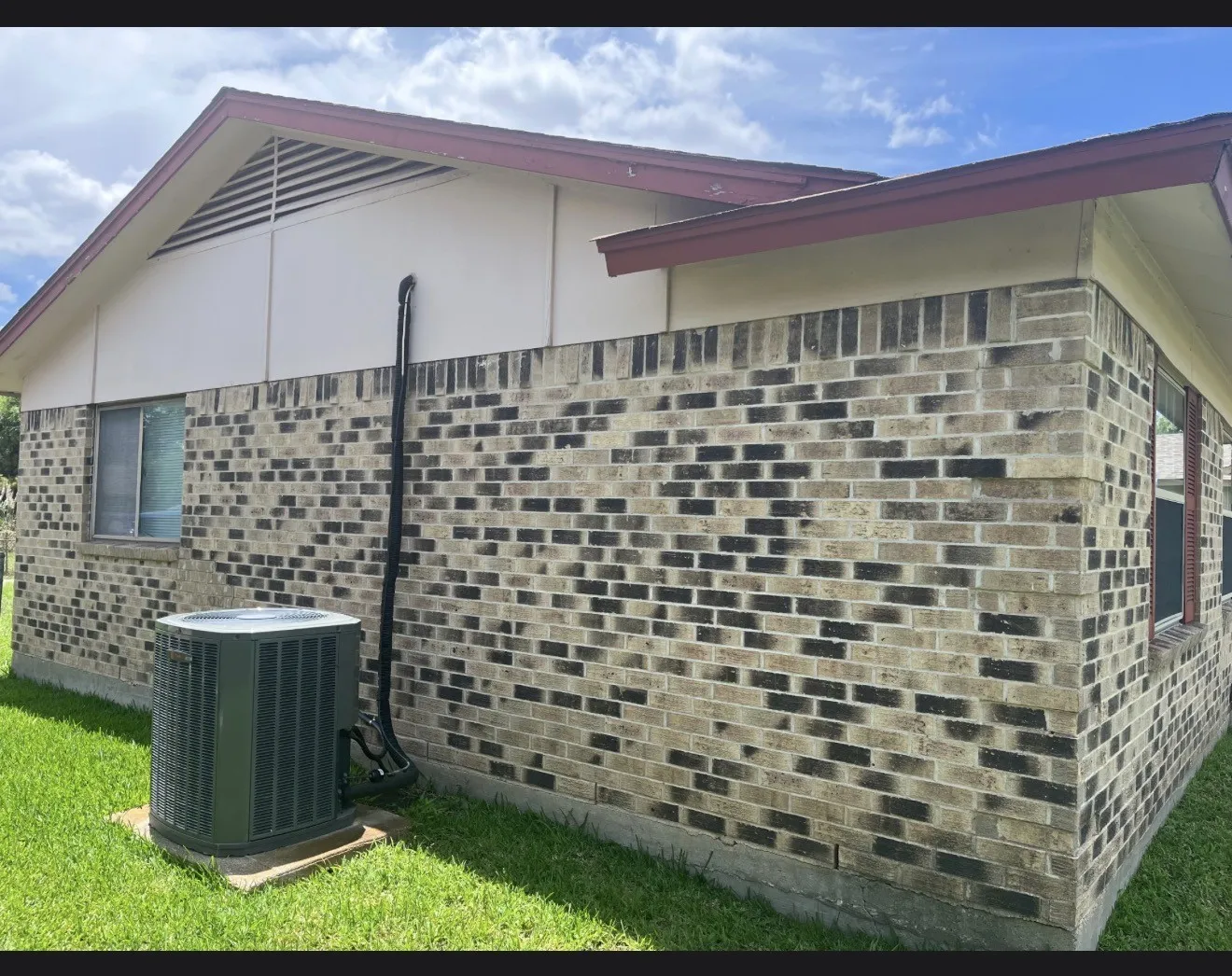 Single Family Residence For Sale in Dallas County , 914 Pleasant Valley Road, Garland, Texas 75040, 3 Bedrooms, 2 Bathrooms, 1 Garage spaces, 938 Sqft, built in 1969, Price $200,000, mls#21291216, Real Estate Agent in Garland, Homes For Sale in Dallas county, Homes For Sale in Garland, Realtor in Garland Texas, Real Estate Brokerage Independent Realty Texas, Luminita Cordes Realtor