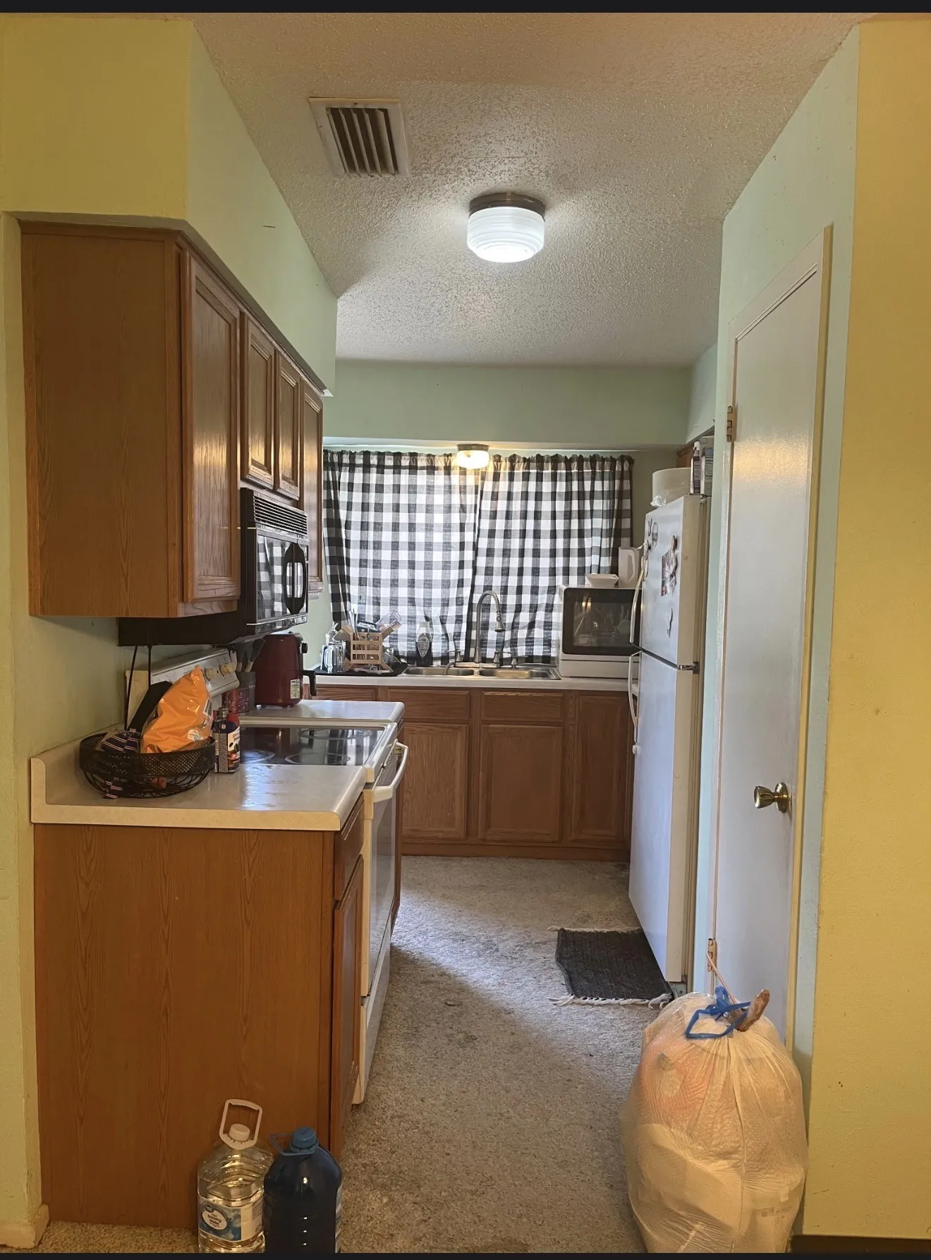 Single Family Residence For Sale in Dallas County , 914 Pleasant Valley Road, Garland, Texas 75040, 3 Bedrooms, 2 Bathrooms, 1 Garage spaces, 938 Sqft, built in 1969, Price $200,000, mls#21291216, Real Estate Agent in Garland, Homes For Sale in Dallas county, Homes For Sale in Garland, Realtor in Garland Texas, Real Estate Brokerage Independent Realty Texas, Luminita Cordes Realtor