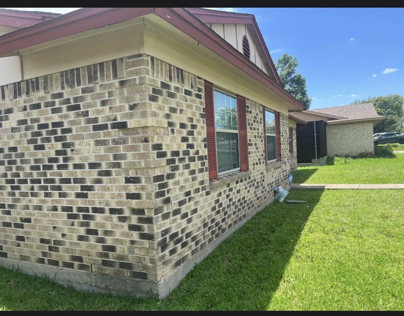 Single Family Residence For Sale in Dallas County , 914 Pleasant Valley Road, Garland, Texas 75040, 3 Bedrooms, 2 Bathrooms, 1 Garage spaces, 938 Sqft, built in 1969, Price $200,000, mls#21291216, Real Estate Agent in Garland, Homes For Sale in Dallas county, Homes For Sale in Garland, Realtor in Garland Texas, Real Estate Brokerage Independent Realty Texas, Luminita Cordes Realtor