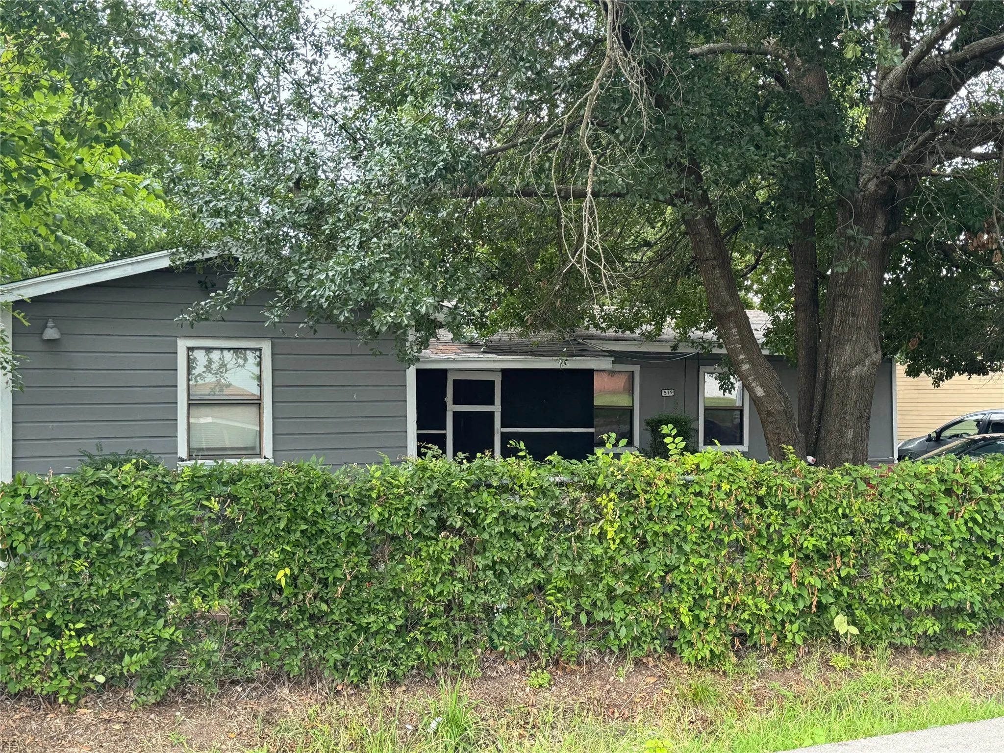 Single Family Residence For Sale in Kaufman County , 519 New Hope Street, Terrell, Texas 75160, 3 Bedrooms, 1 Bathroom, Garage spaces, 922 Sqft, built in 1995, Price $150,000, mls#21291229, Real Estate Agent in Terrell, Homes For Sale in Kaufman county, Homes For Sale in Terrell, Realtor in Terrell Texas, Real Estate Brokerage Independent Realty Texas, Luminita Cordes Realtor