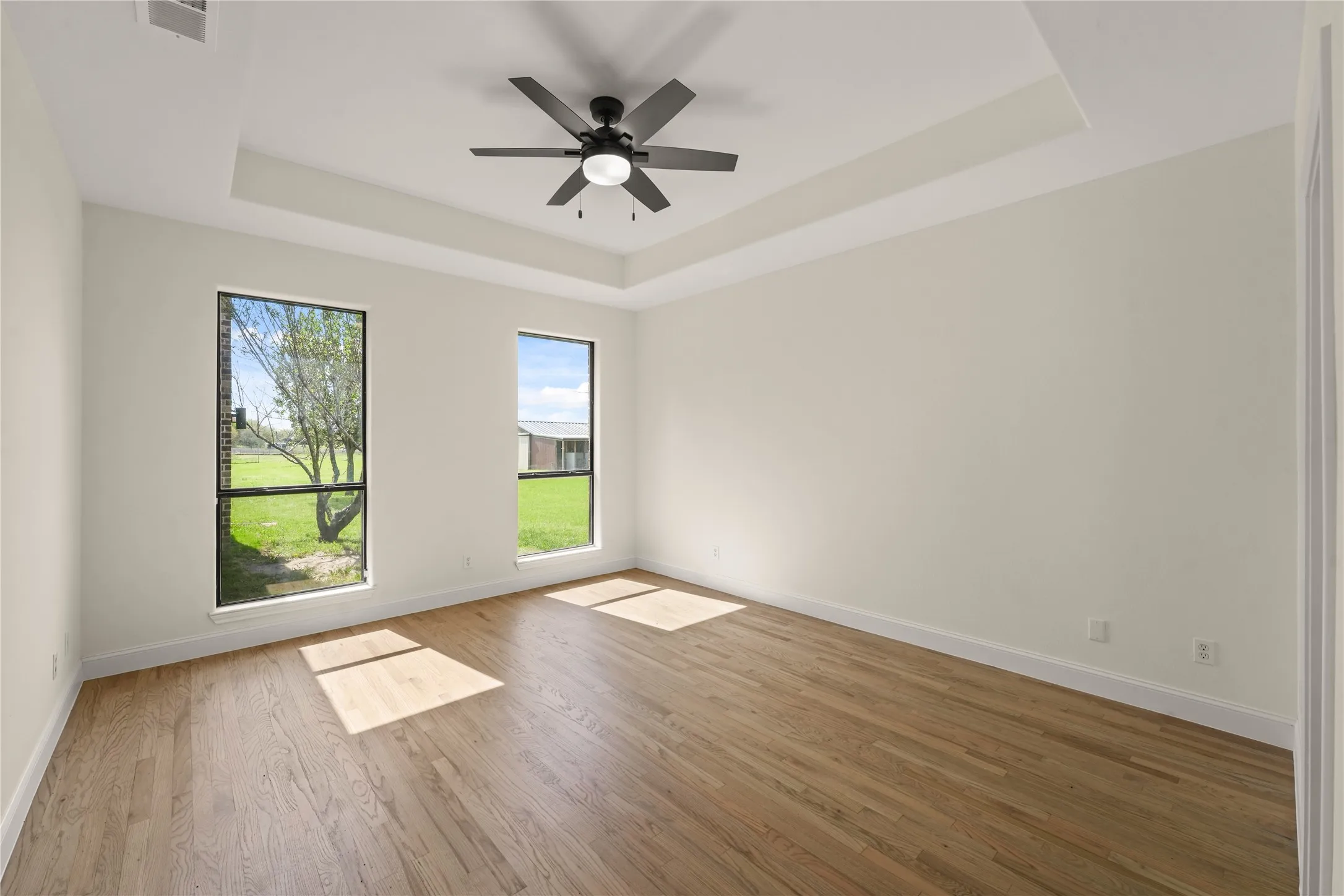 Single Family Residence For Sale in Kaufman County , 7754 County Road 275, Terrell, Texas 75160, 3 Bedroom, 3 Bathroom, 2 Garage spaces, 1,906 Sqft, built in 2006, mls#21289753, Real Estate Agent in Terrell, Homes For Sale in Kaufman county, Homes For Sale in Terrell, Realtor in Terrell Texas, Real Estate Brokerage Independent Realty Texas, Luminita Cordes Realtor