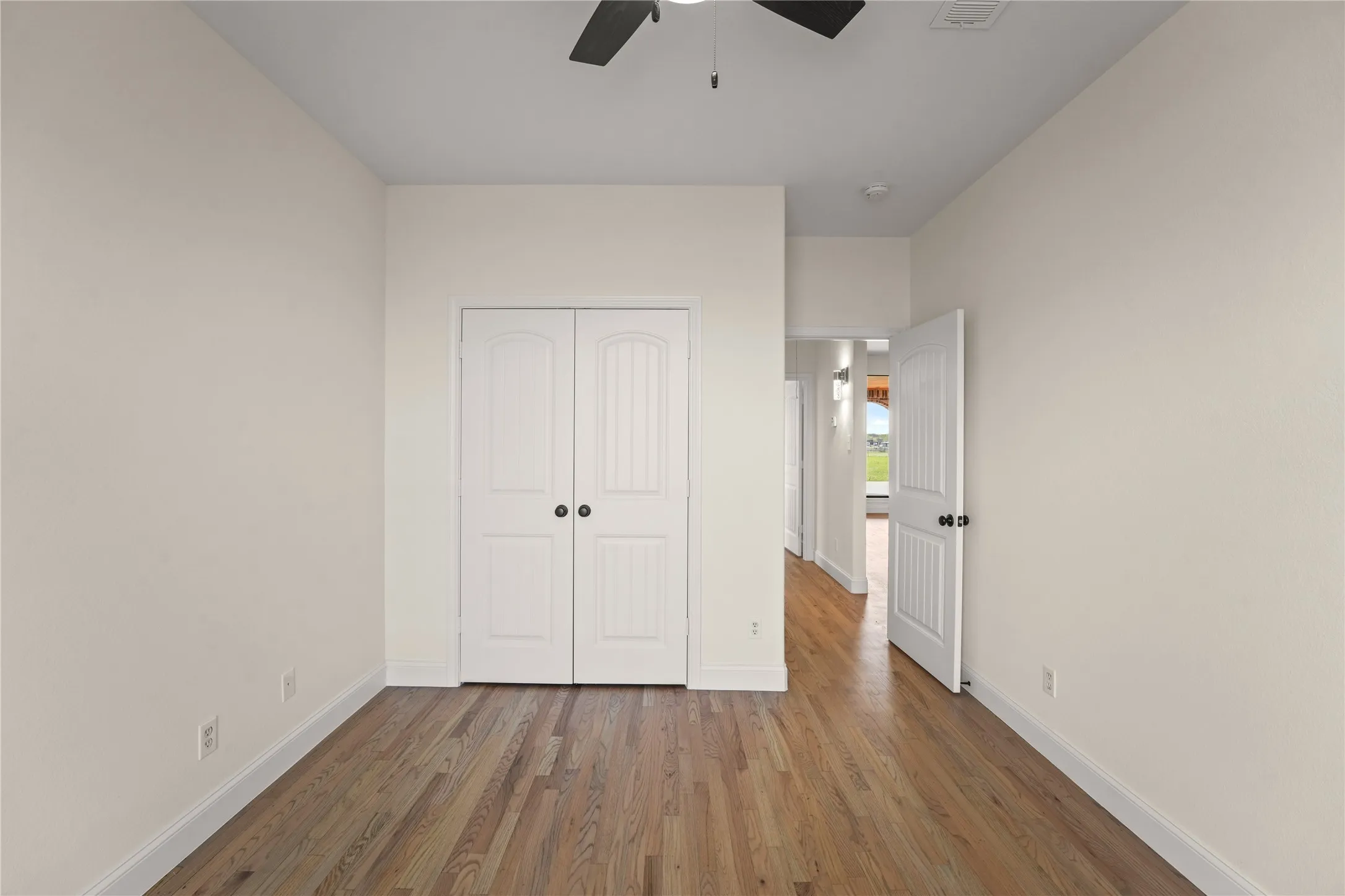 Single Family Residence For Sale in Kaufman County , 7754 County Road 275, Terrell, Texas 75160, 3 Bedroom, 3 Bathroom, 2 Garage spaces, 1,906 Sqft, built in 2006, mls#21289753, Real Estate Agent in Terrell, Homes For Sale in Kaufman county, Homes For Sale in Terrell, Realtor in Terrell Texas, Real Estate Brokerage Independent Realty Texas, Luminita Cordes Realtor