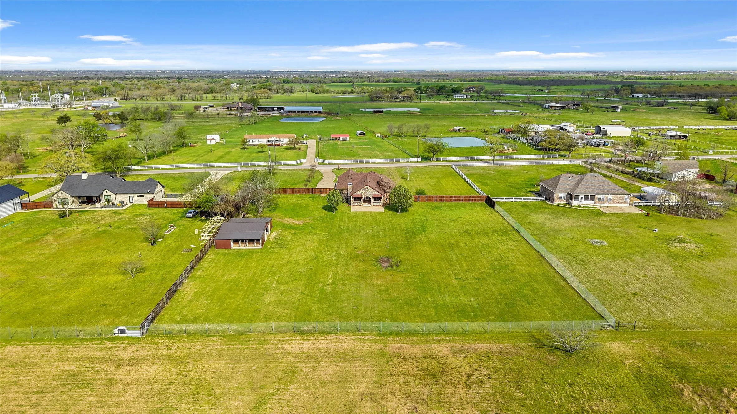 Single Family Residence For Sale in Kaufman County , 7754 County Road 275, Terrell, Texas 75160, 3 Bedroom, 3 Bathroom, 2 Garage spaces, 1,906 Sqft, built in 2006, mls#21289753, Real Estate Agent in Terrell, Homes For Sale in Kaufman county, Homes For Sale in Terrell, Realtor in Terrell Texas, Real Estate Brokerage Independent Realty Texas, Luminita Cordes Realtor