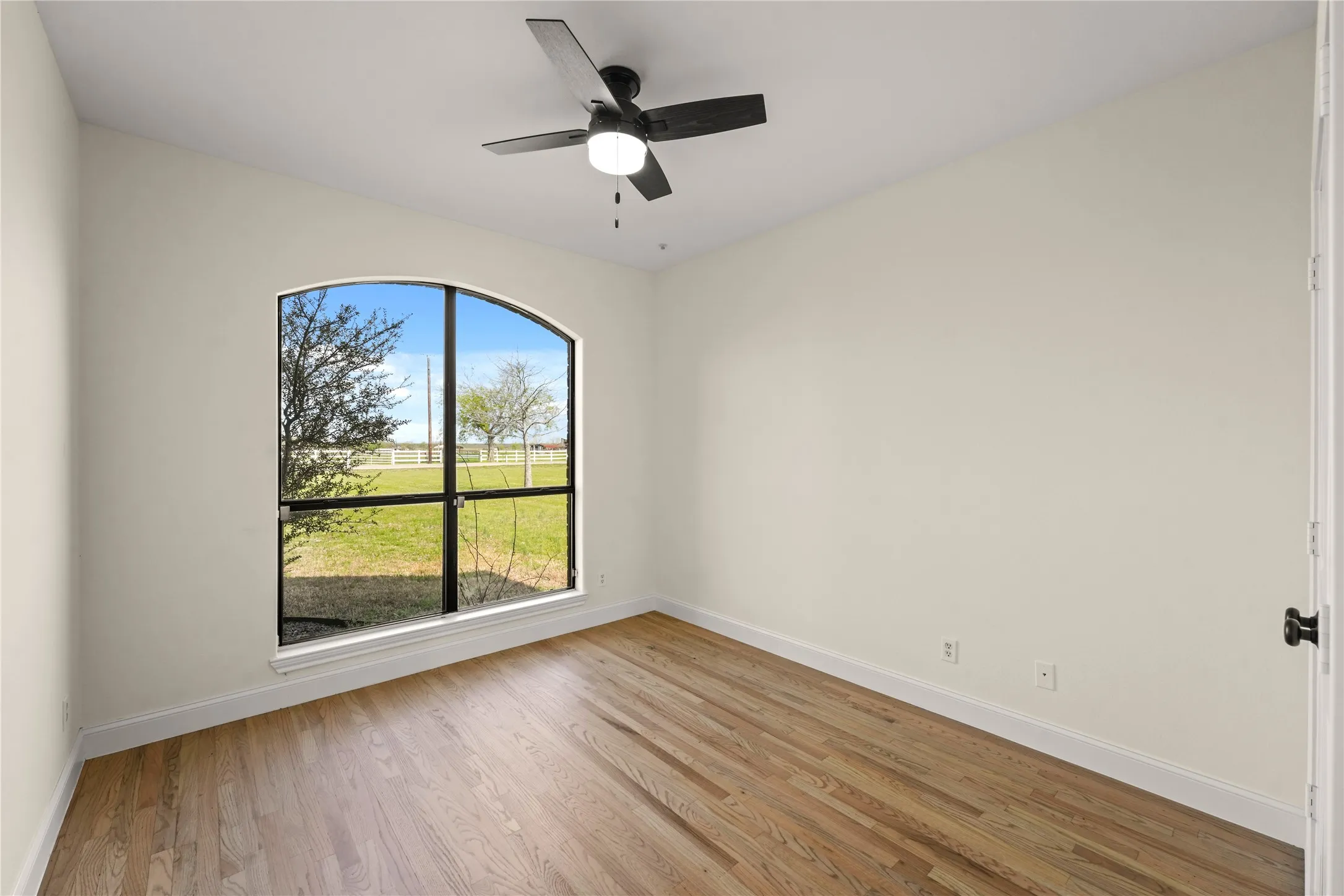 Single Family Residence For Sale in Kaufman County , 7754 County Road 275, Terrell, Texas 75160, 3 Bedroom, 3 Bathroom, 2 Garage spaces, 1,906 Sqft, built in 2006, mls#21289753, Real Estate Agent in Terrell, Homes For Sale in Kaufman county, Homes For Sale in Terrell, Realtor in Terrell Texas, Real Estate Brokerage Independent Realty Texas, Luminita Cordes Realtor