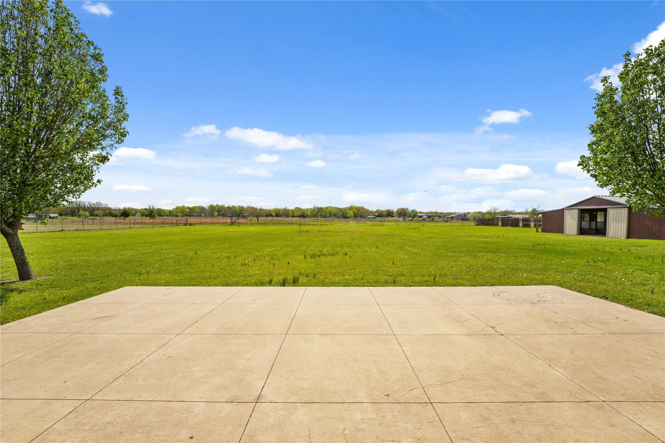 Single Family Residence For Sale in Kaufman County , 7754 County Road 275, Terrell, Texas 75160, 3 Bedroom, 3 Bathroom, 2 Garage spaces, 1,906 Sqft, built in 2006, mls#21289753, Real Estate Agent in Terrell, Homes For Sale in Kaufman county, Homes For Sale in Terrell, Realtor in Terrell Texas, Real Estate Brokerage Independent Realty Texas, Luminita Cordes Realtor