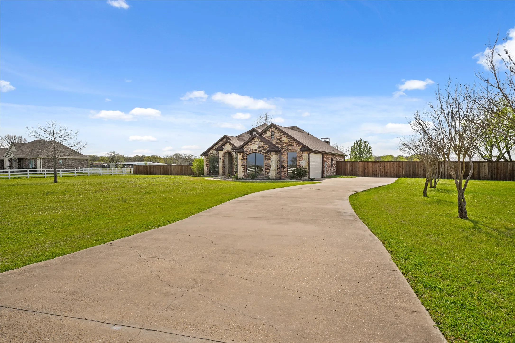 Single Family Residence For Sale in Kaufman County , 7754 County Road 275, Terrell, Texas 75160, 3 Bedroom, 3 Bathroom, 2 Garage spaces, 1,906 Sqft, built in 2006, mls#21289753, Real Estate Agent in Terrell, Homes For Sale in Kaufman county, Homes For Sale in Terrell, Realtor in Terrell Texas, Real Estate Brokerage Independent Realty Texas, Luminita Cordes Realtor