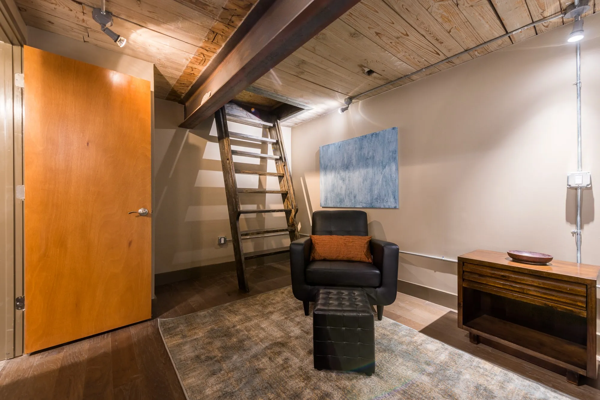 Townhouse For Rent in Dallas County , 3100 Commerce Street 140, Dallas, Texas 75226, 1 Bedroom, 1 Bathroom, Garage spaces, 1,000 Sqft, built in 1940, Price $1,899, mls#21291237, Real Estate Agent in Dallas, Homes For Rent in Dallas county, Homes For Rent in Dallas, Realtor in Dallas Texas, Real Estate Brokerage Independent Realty Texas, Luminita Cordes Realtor