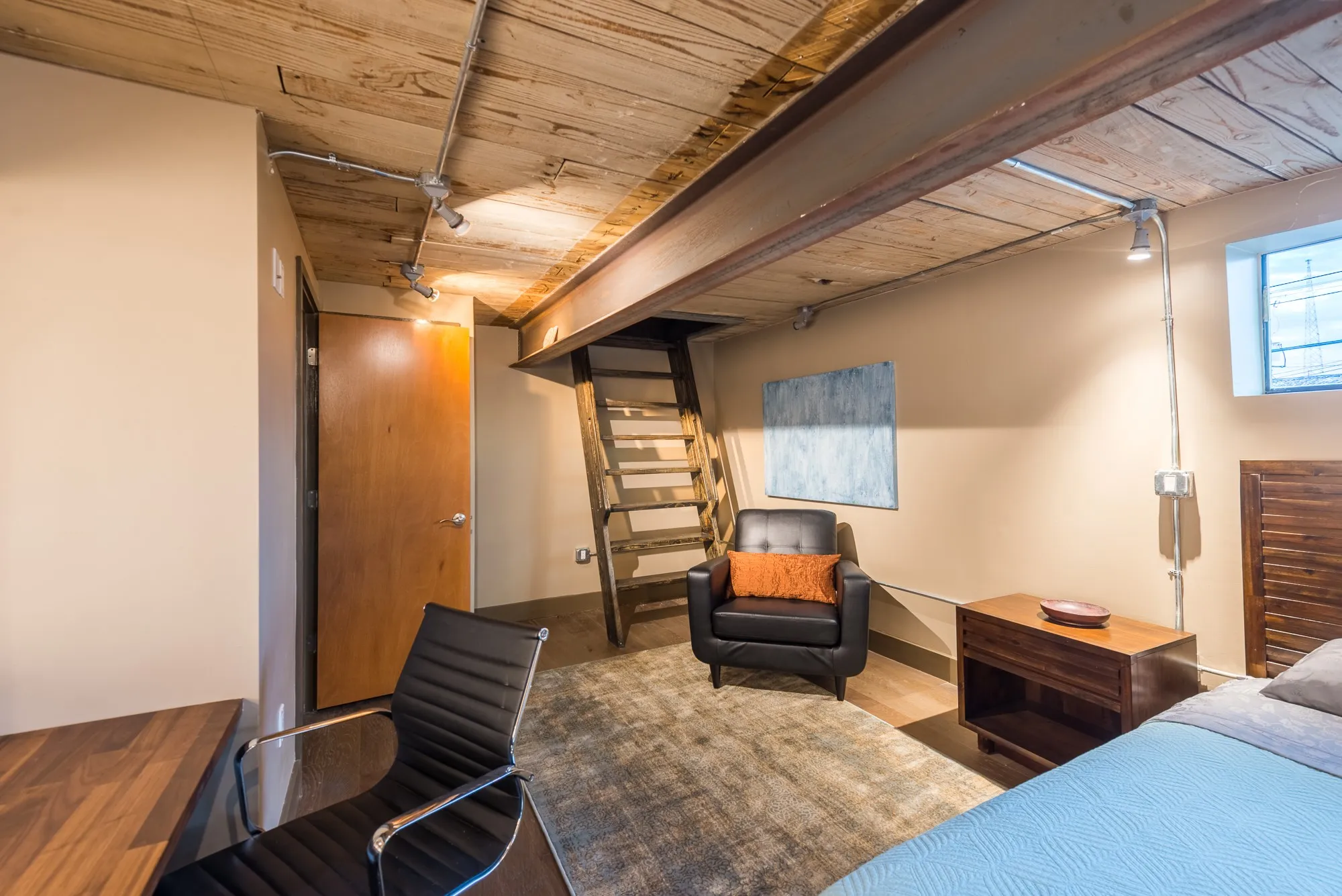 Townhouse For Rent in Dallas County , 3100 Commerce Street 140, Dallas, Texas 75226, 1 Bedroom, 1 Bathroom, Garage spaces, 1,000 Sqft, built in 1940, Price $1,899, mls#21291237, Real Estate Agent in Dallas, Homes For Rent in Dallas county, Homes For Rent in Dallas, Realtor in Dallas Texas, Real Estate Brokerage Independent Realty Texas, Luminita Cordes Realtor