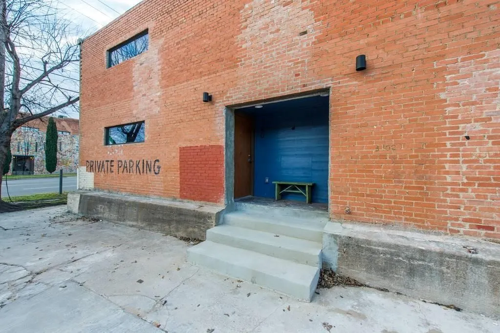 Townhouse For Rent in Dallas County , 3100 Commerce Street 140, Dallas, Texas 75226, 1 Bedroom, 1 Bathroom, Garage spaces, 1,000 Sqft, built in 1940, Price $1,899, mls#21291237, Real Estate Agent in Dallas, Homes For Rent in Dallas county, Homes For Rent in Dallas, Realtor in Dallas Texas, Real Estate Brokerage Independent Realty Texas, Luminita Cordes Realtor