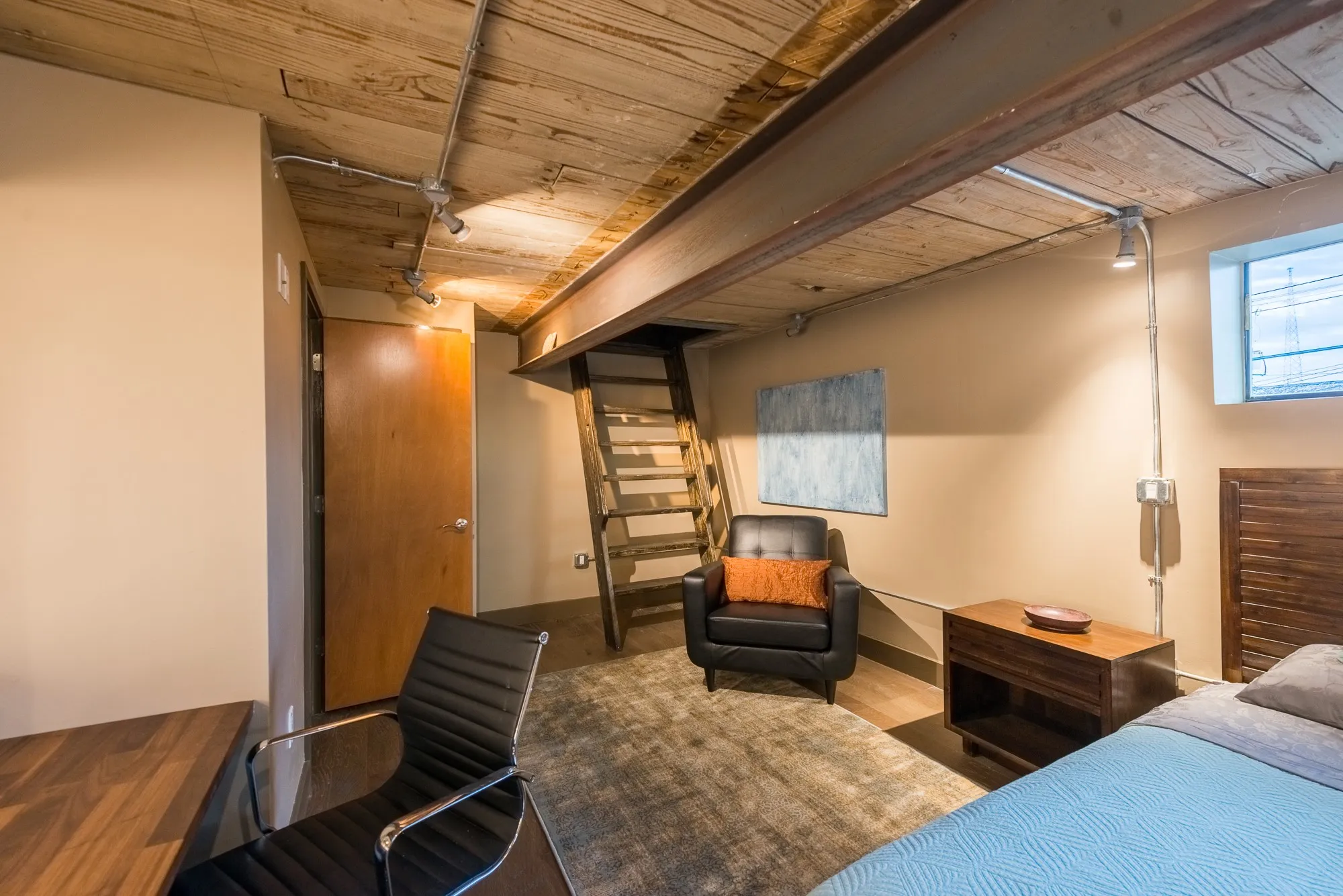 Townhouse For Rent in Dallas County , 3100 Commerce Street 140, Dallas, Texas 75226, 1 Bedroom, 1 Bathroom, Garage spaces, 1,000 Sqft, built in 1940, Price $1,899, mls#21291237, Real Estate Agent in Dallas, Homes For Rent in Dallas county, Homes For Rent in Dallas, Realtor in Dallas Texas, Real Estate Brokerage Independent Realty Texas, Luminita Cordes Realtor