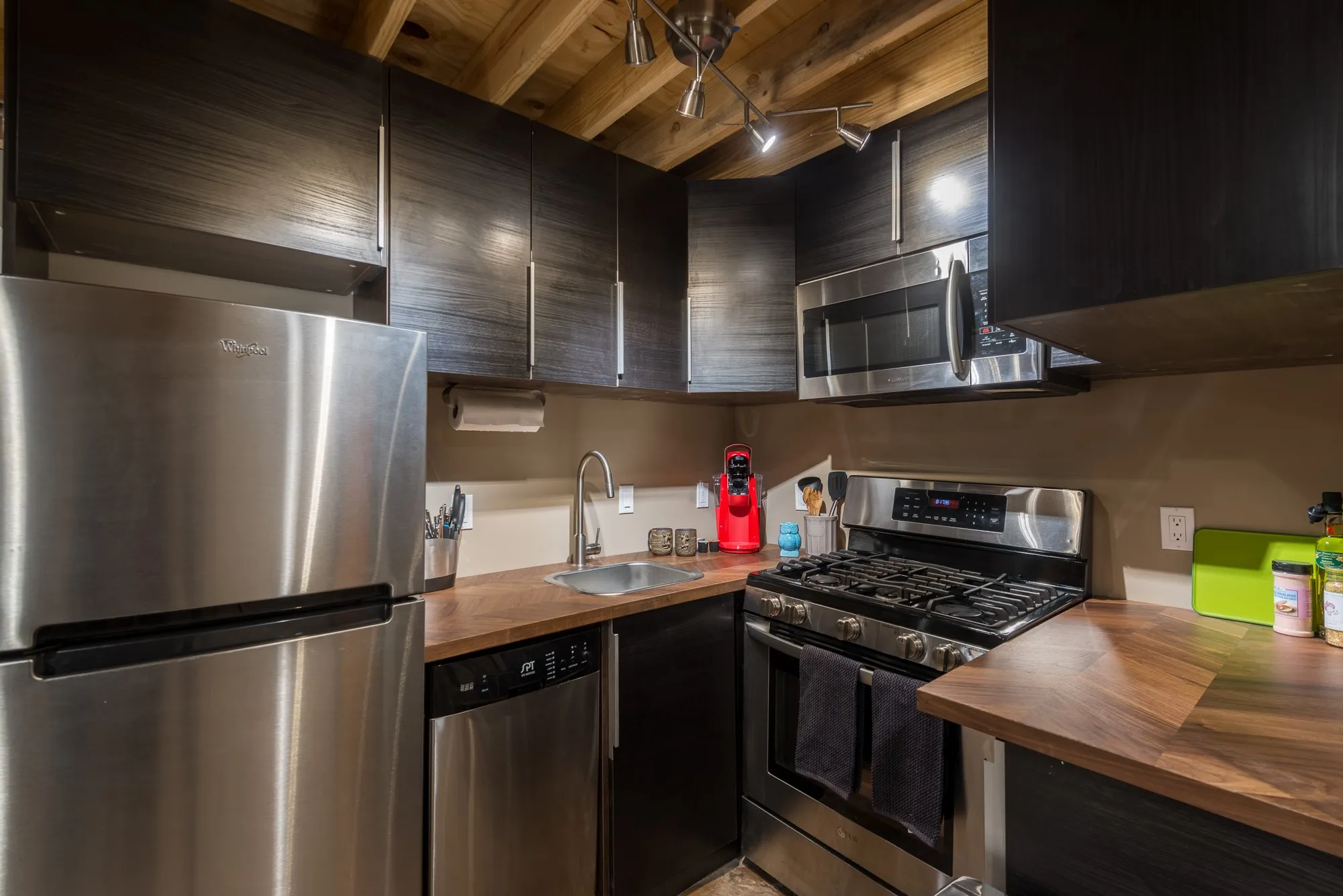 Townhouse For Rent in Dallas County , 3100 Commerce Street 140, Dallas, Texas 75226, 1 Bedroom, 1 Bathroom, Garage spaces, 1,000 Sqft, built in 1940, Price $1,899, mls#21291237, Real Estate Agent in Dallas, Homes For Rent in Dallas county, Homes For Rent in Dallas, Realtor in Dallas Texas, Real Estate Brokerage Independent Realty Texas, Luminita Cordes Realtor