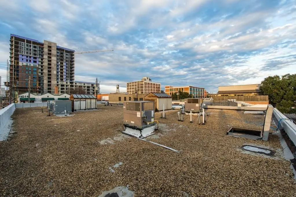 Townhouse For Rent in Dallas County , 3100 Commerce Street 140, Dallas, Texas 75226, 1 Bedroom, 1 Bathroom, Garage spaces, 1,000 Sqft, built in 1940, Price $1,899, mls#21291237, Real Estate Agent in Dallas, Homes For Rent in Dallas county, Homes For Rent in Dallas, Realtor in Dallas Texas, Real Estate Brokerage Independent Realty Texas, Luminita Cordes Realtor