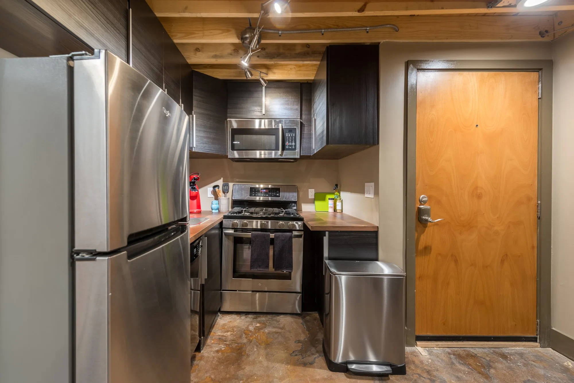 Townhouse For Rent in Dallas County , 3100 Commerce Street 140, Dallas, Texas 75226, 1 Bedroom, 1 Bathroom, Garage spaces, 1,000 Sqft, built in 1940, Price $1,899, mls#21291237, Real Estate Agent in Dallas, Homes For Rent in Dallas county, Homes For Rent in Dallas, Realtor in Dallas Texas, Real Estate Brokerage Independent Realty Texas, Luminita Cordes Realtor